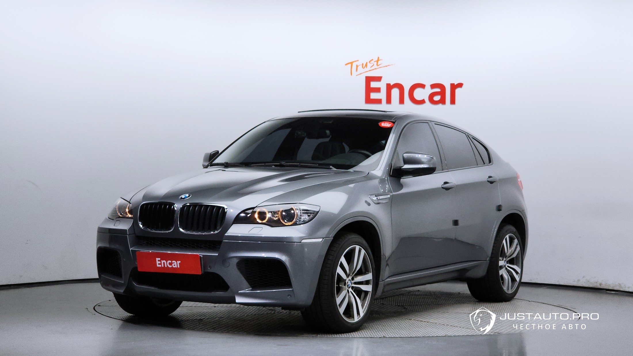 Автомобиль BMW X6M