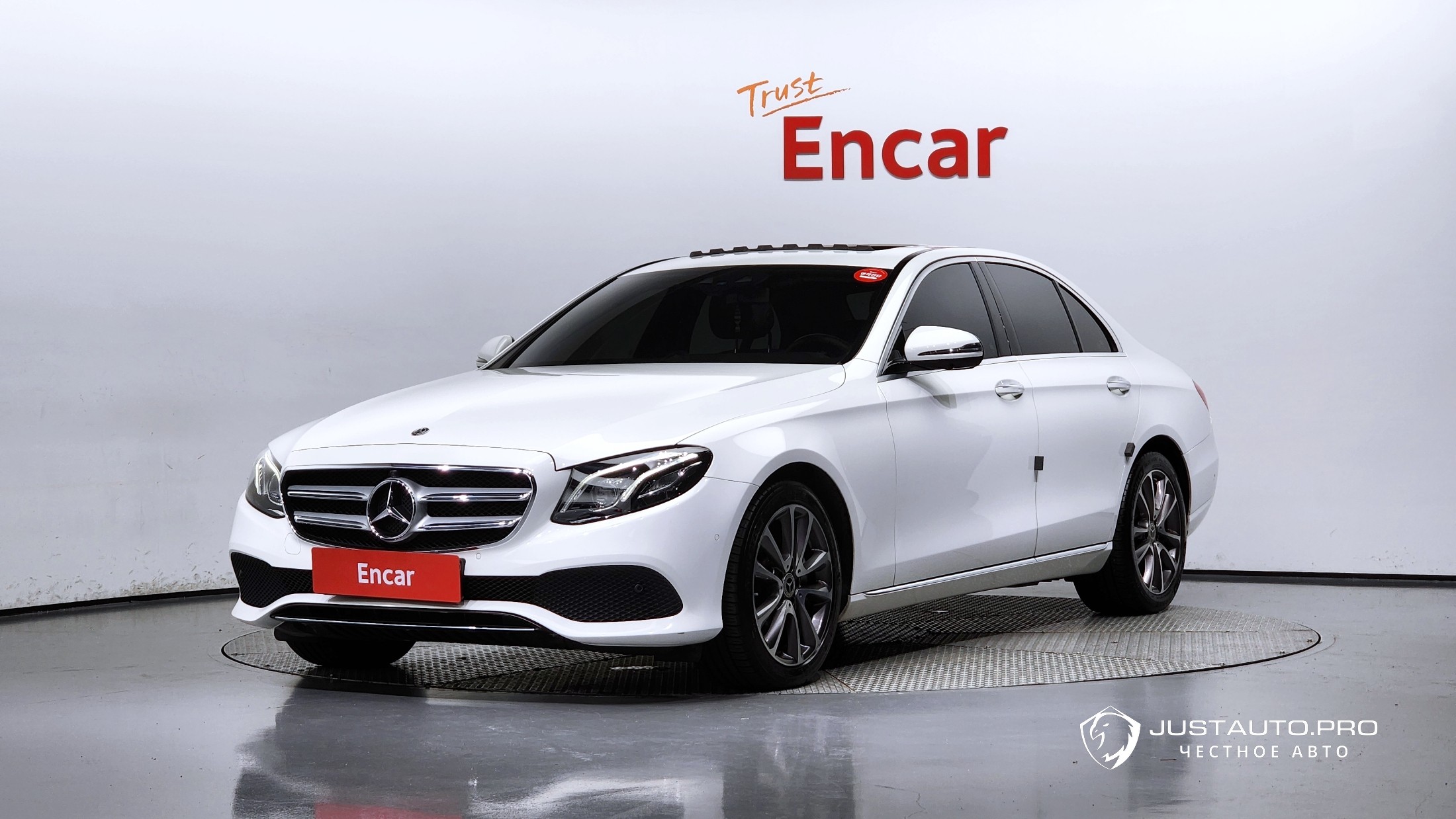 Автомобиль Mercedes-Benz E-Class