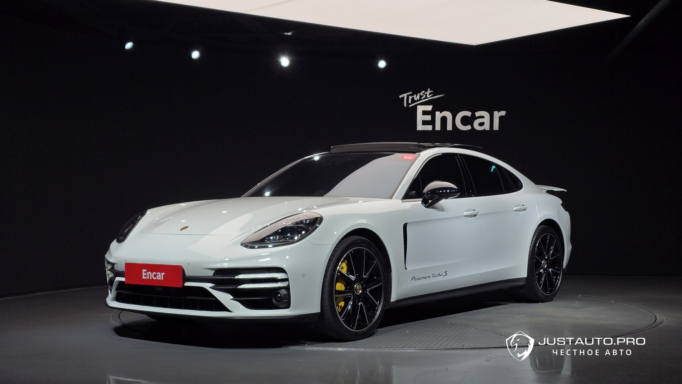 Автомобиль Porsche Panamera