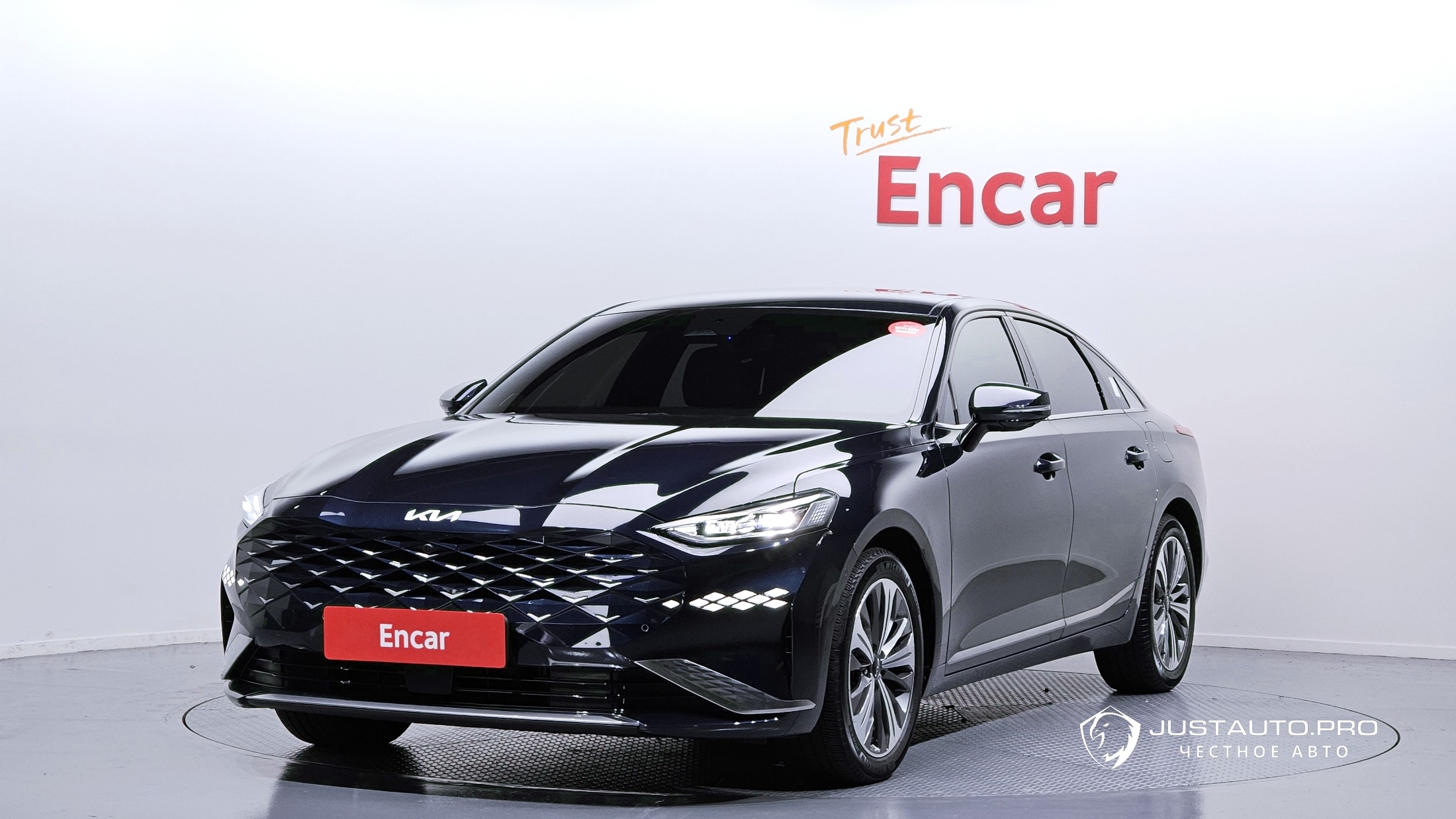 Автомобиль Kia K8