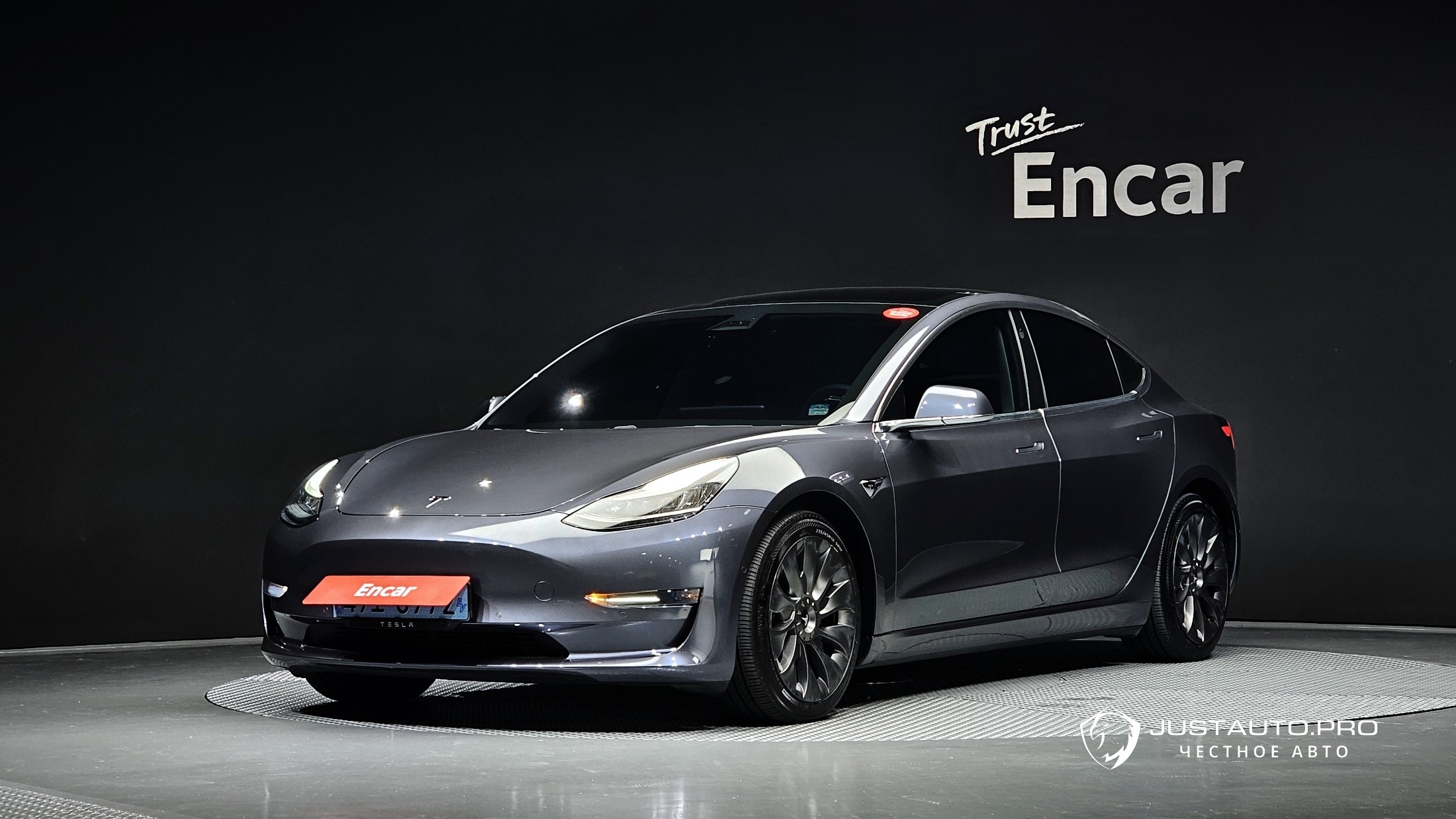 Автомобиль Tesla Model 3