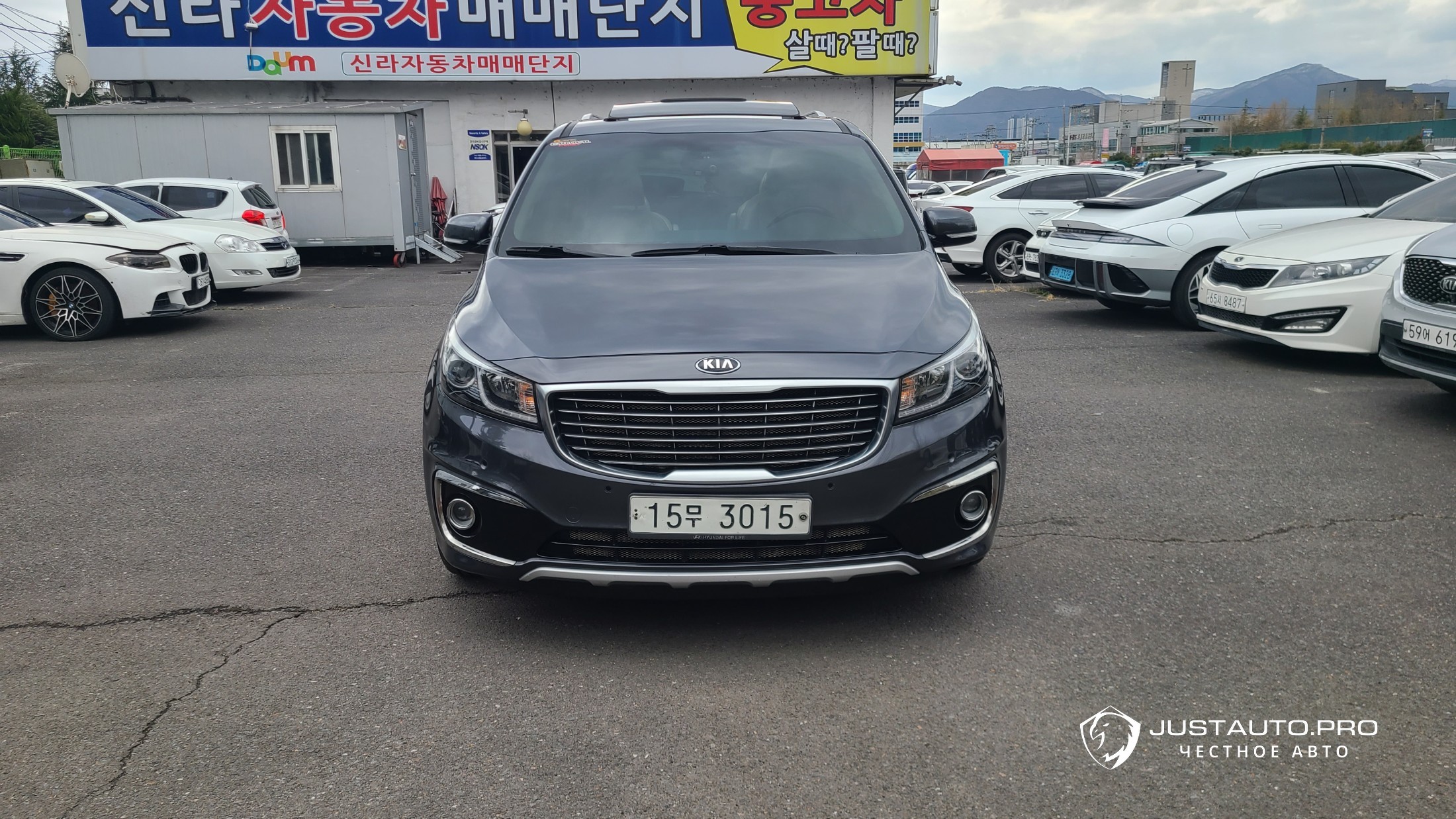 Автомобиль Kia Canival