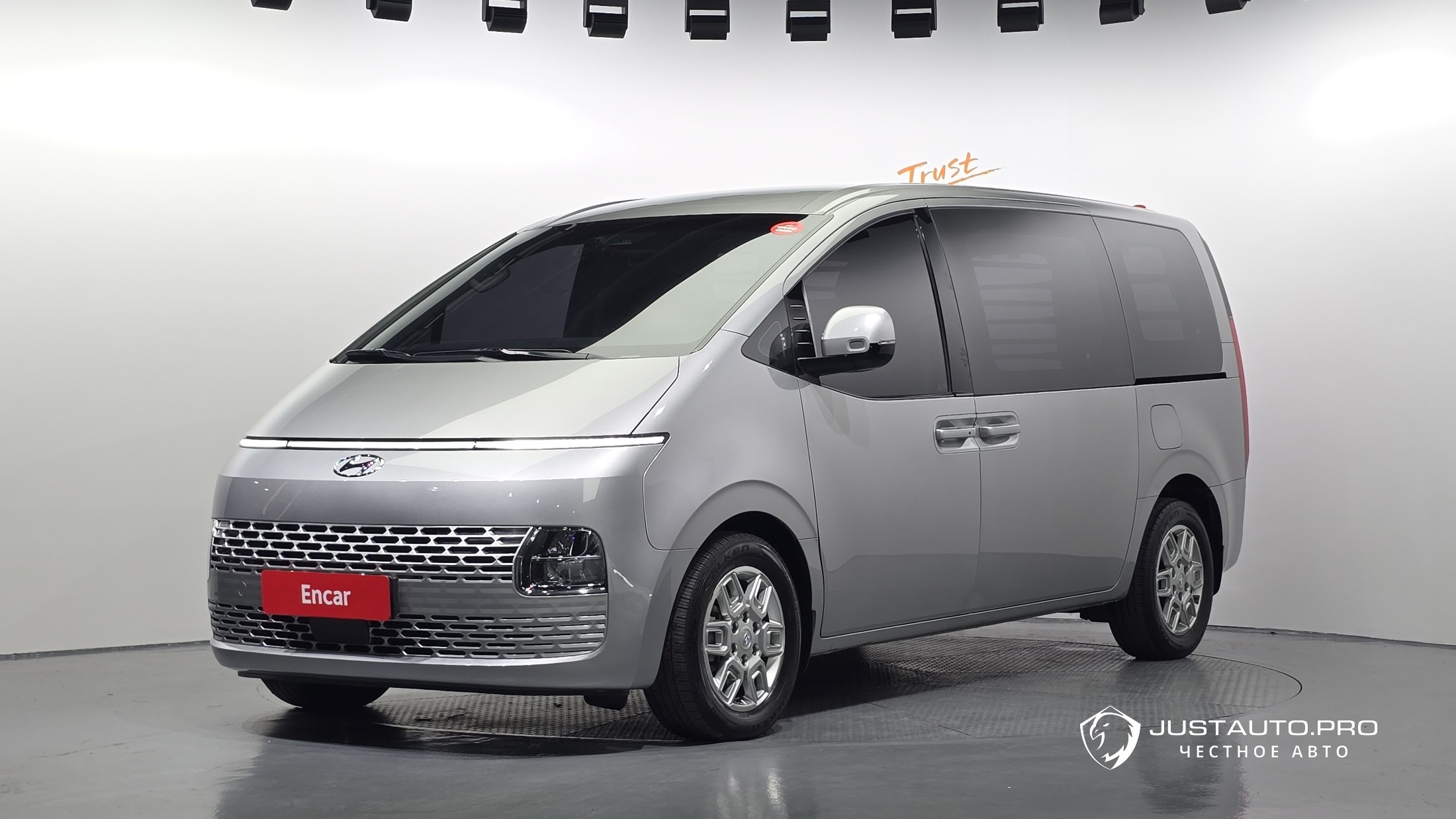 Автомобиль Hyundai Staria