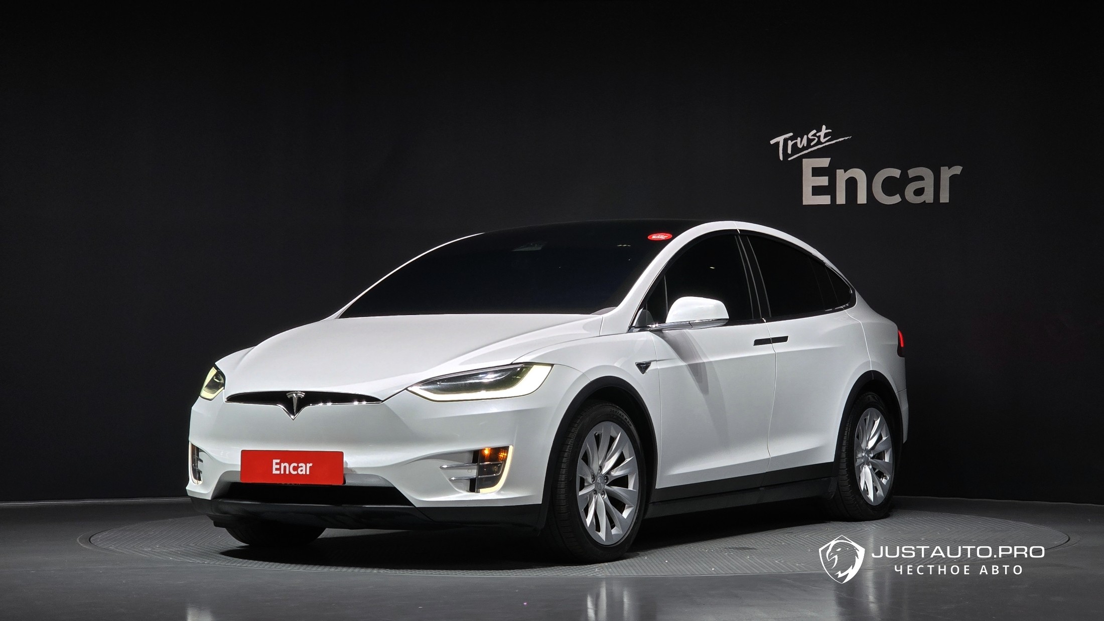 Автомобиль Tesla Model X