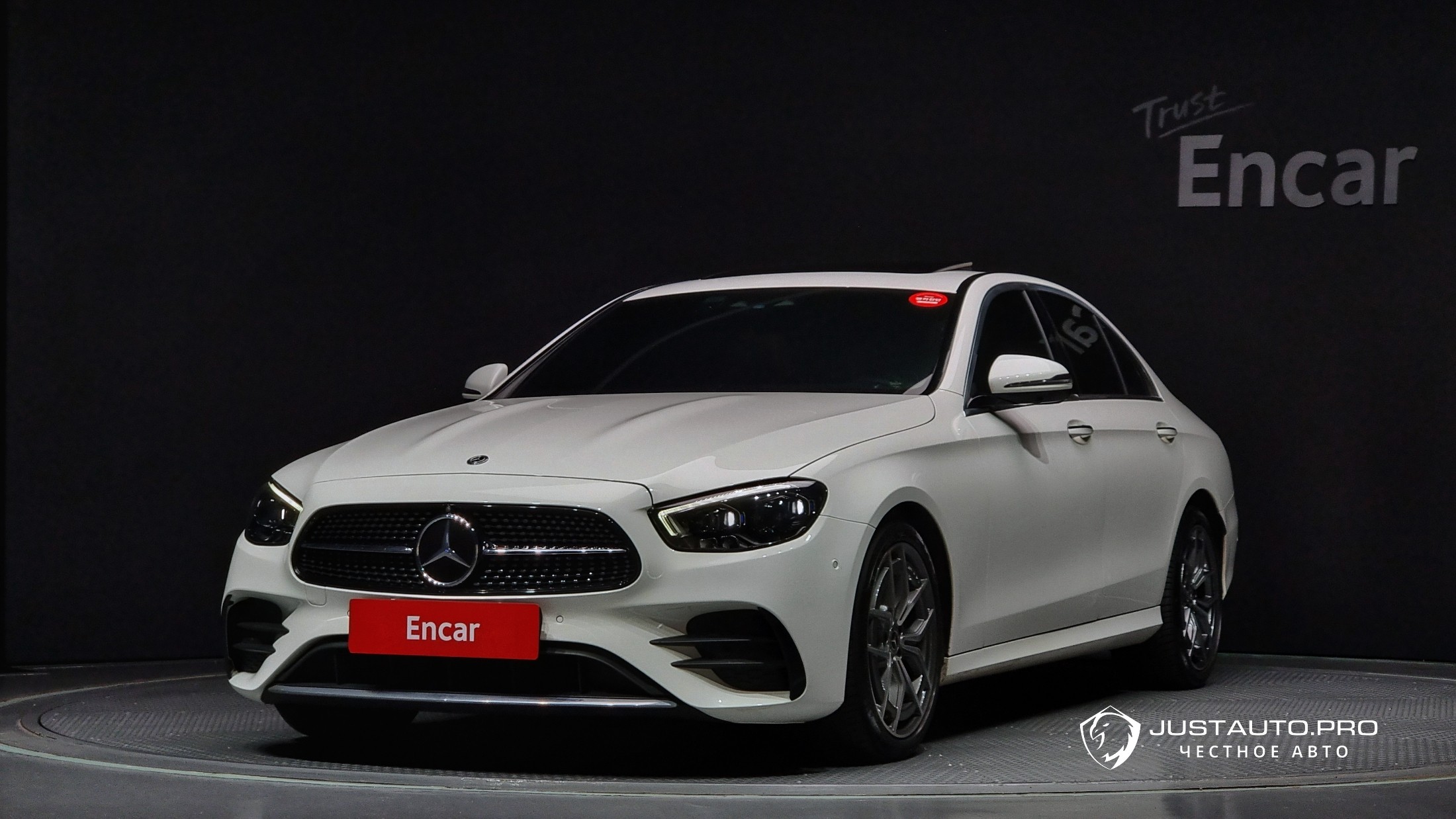 Автомобиль Mercedes-Benz E-Class
