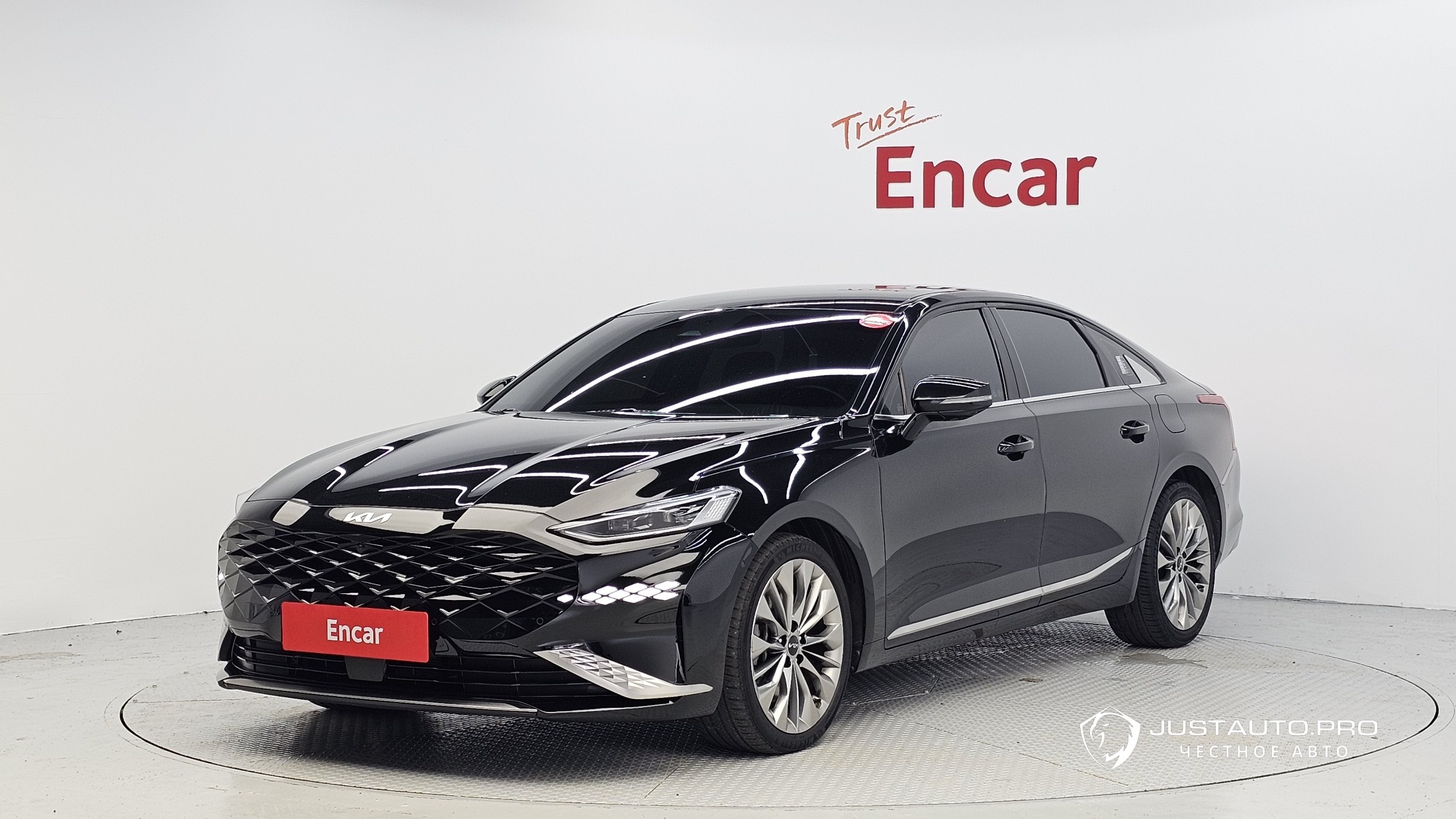 Автомобиль Kia K8
