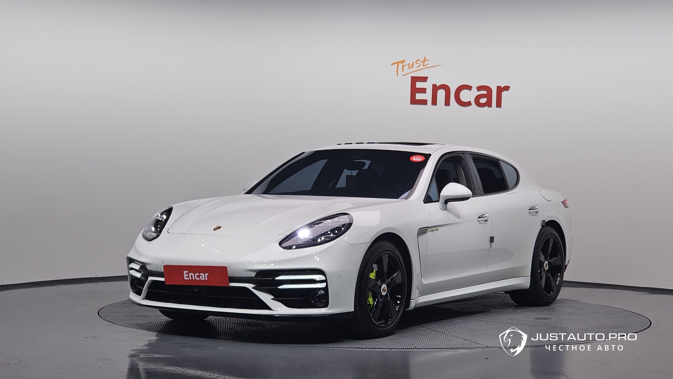 Автомобиль Porsche Panamera