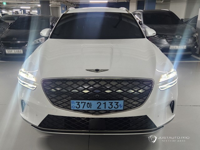 Автомобиль Genesis GV70