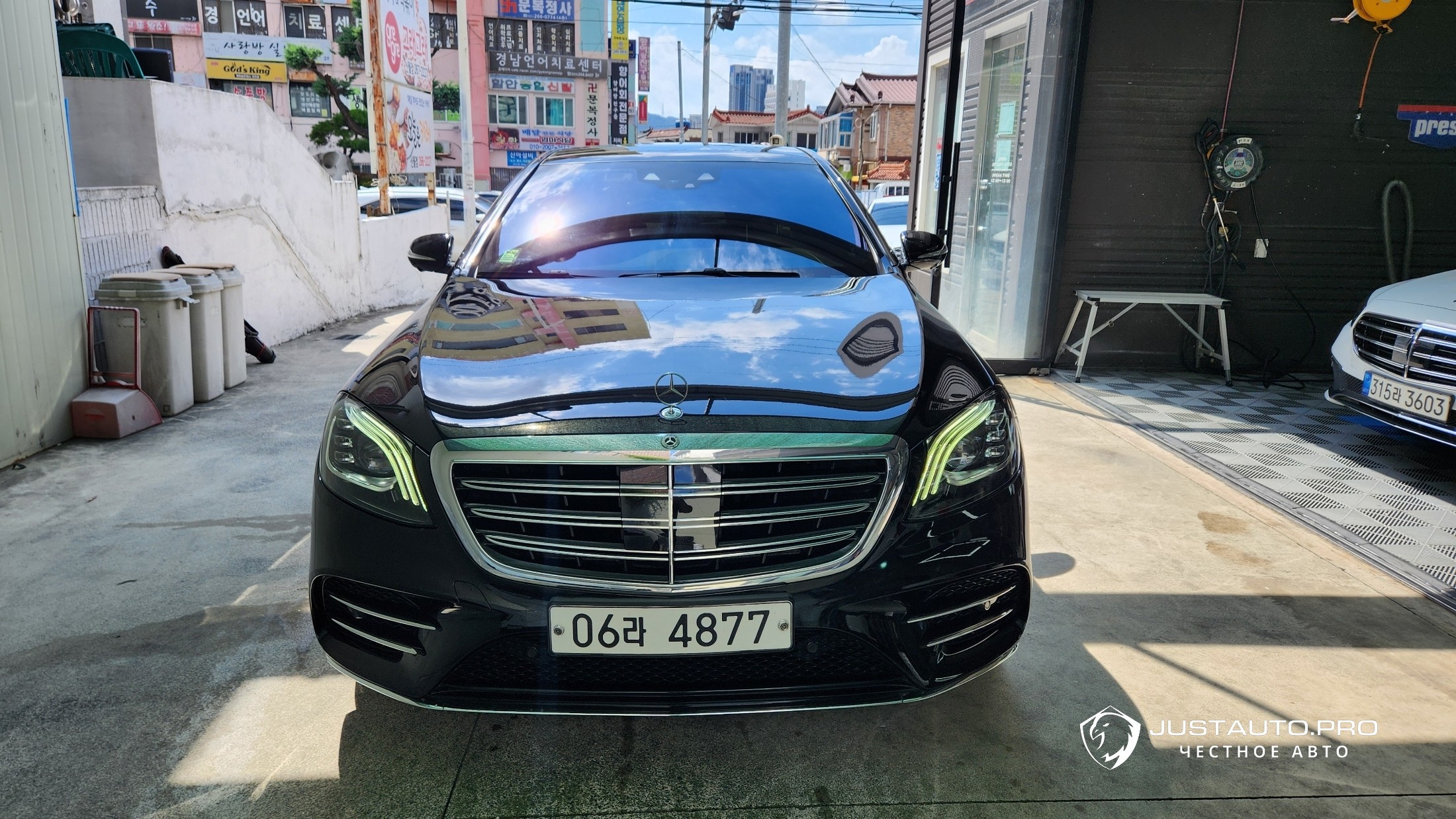 Автомобиль Mercedes-Benz S-Class