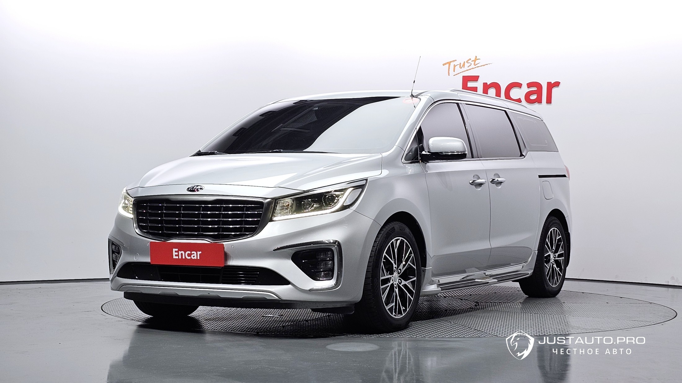 Автомобиль Kia Canival