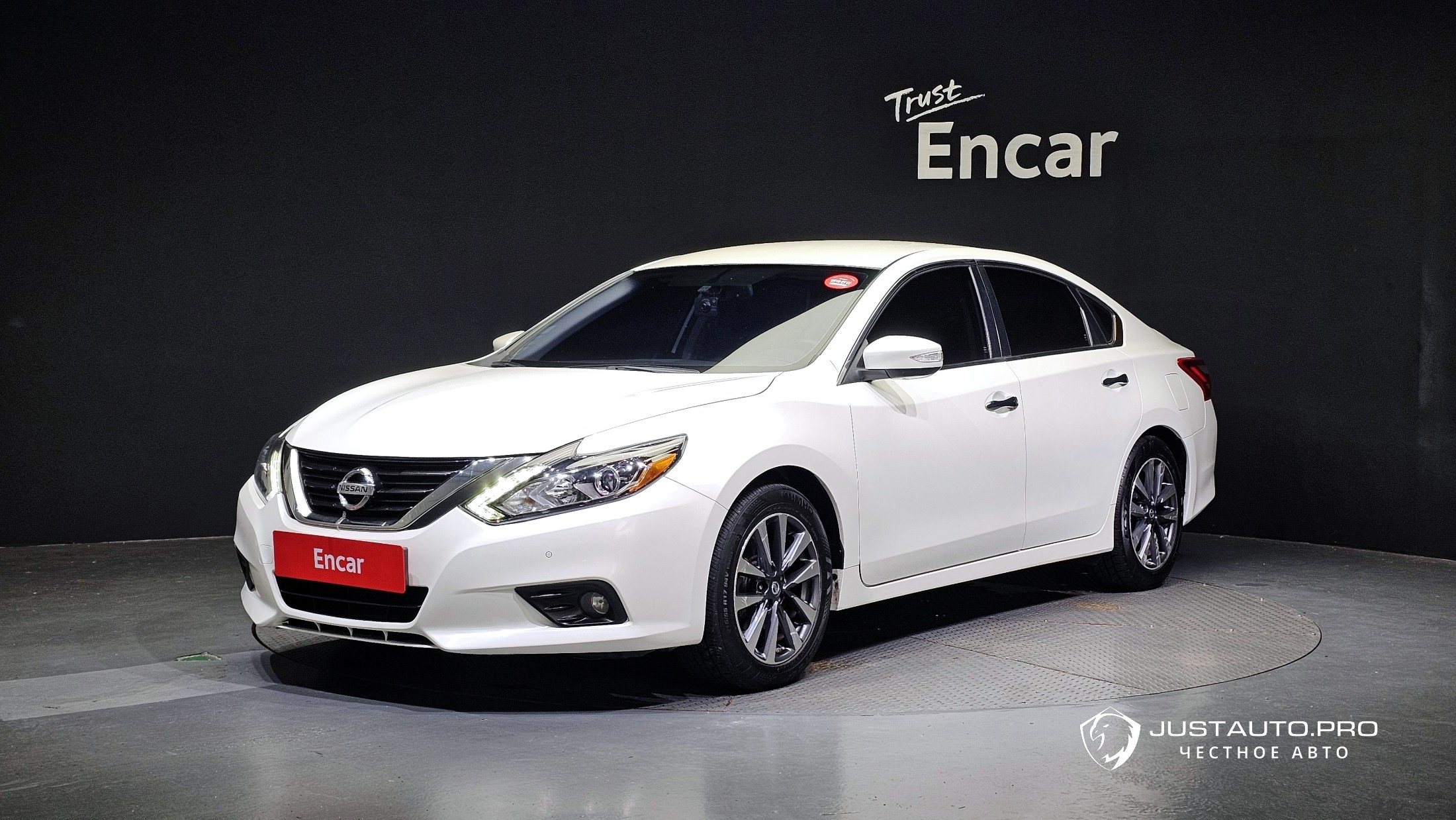 Автомобиль Nissan Altima