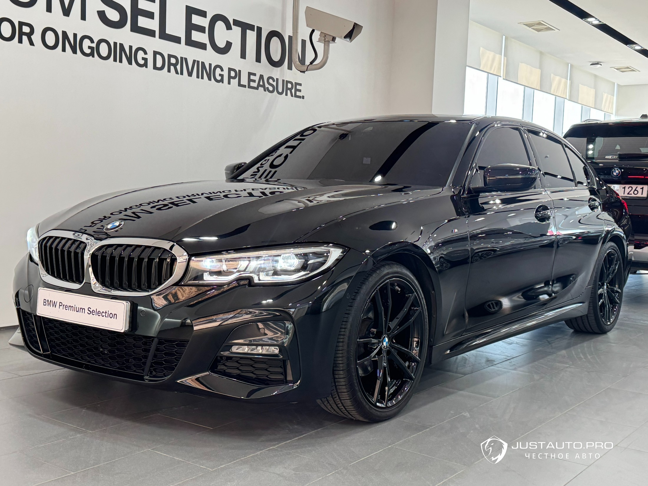 Автомобиль BMW 3-Series