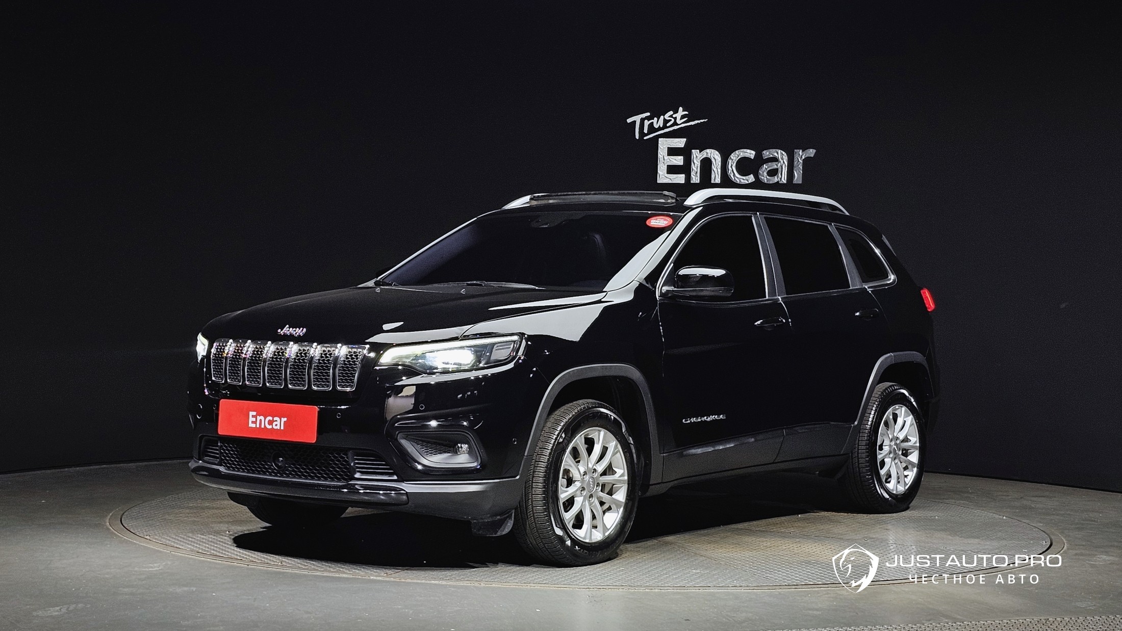 Автомобиль Jeep Cherokee