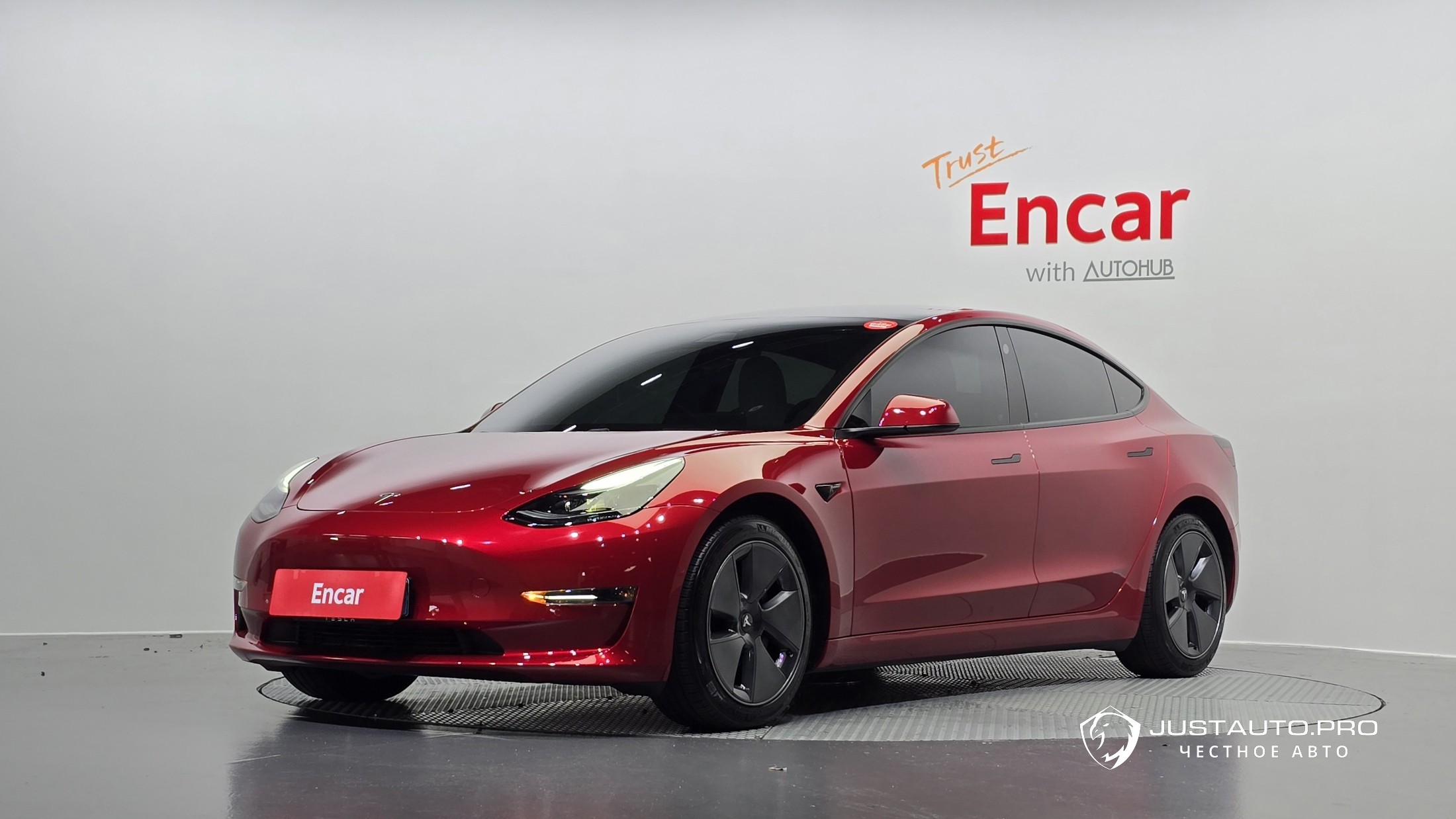 Автомобиль Tesla Model 3