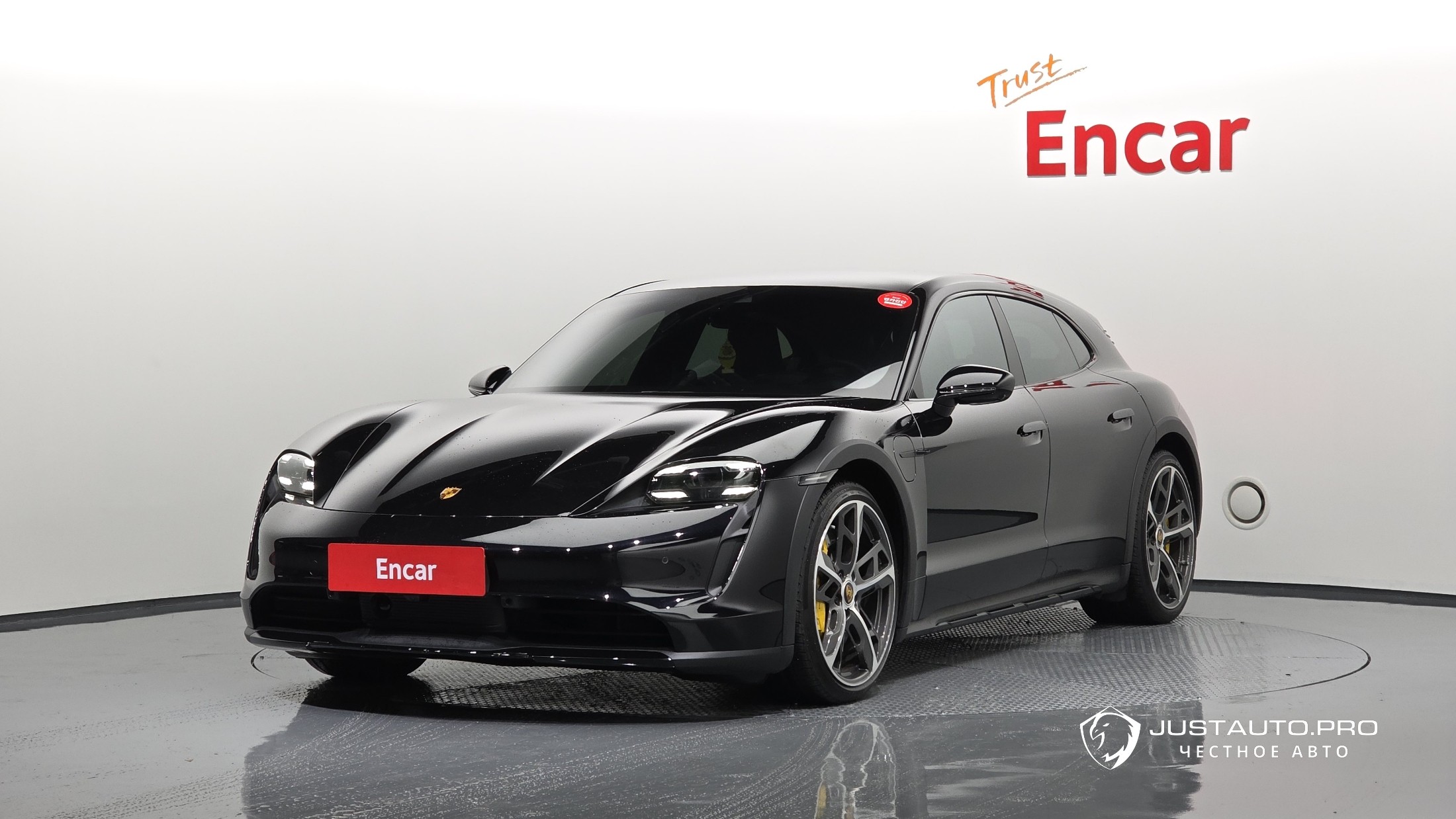 Автомобиль Porsche Taycan