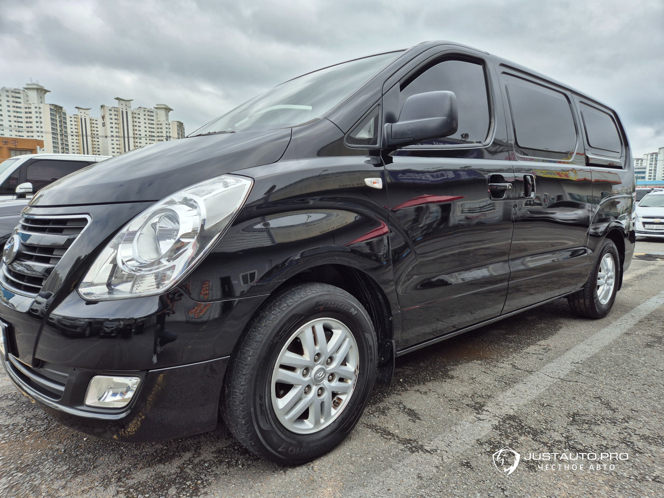 Автомобиль Hyundai Starex