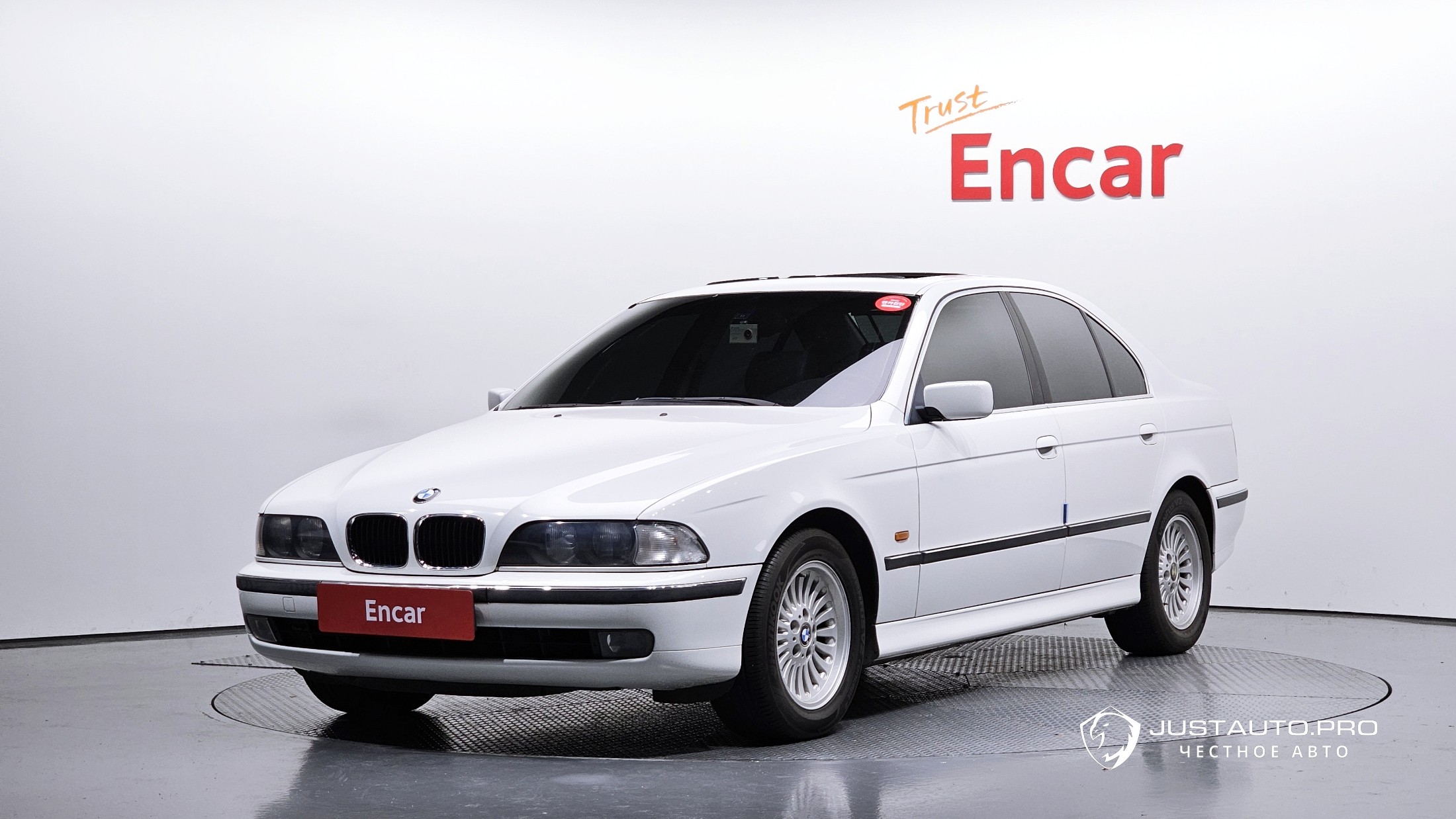 Автомобиль BMW 5-Series