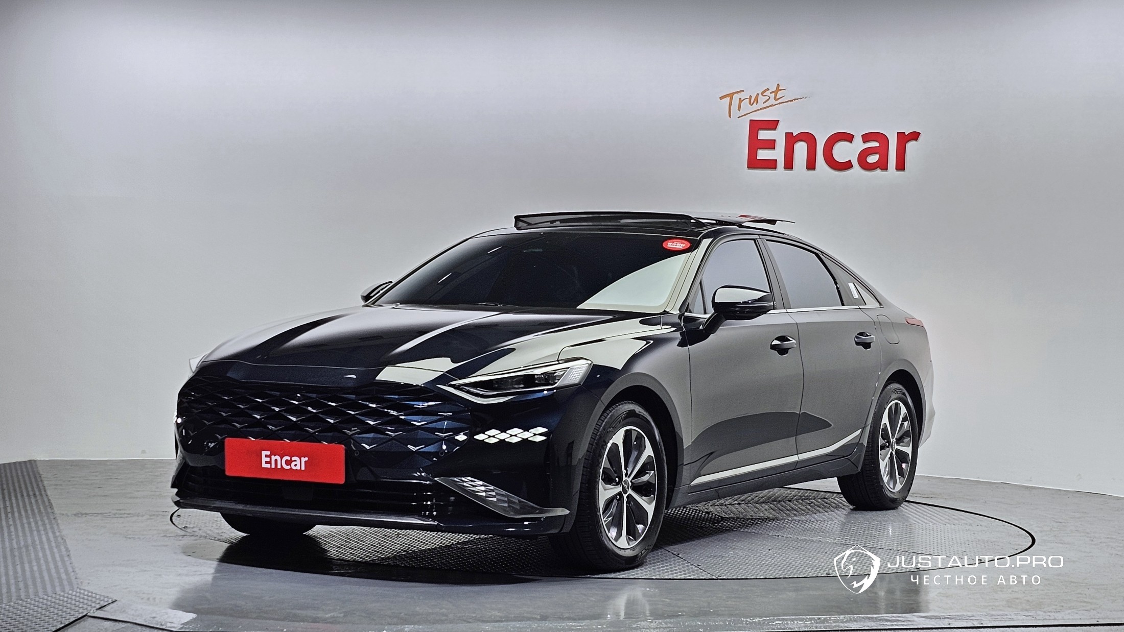 Автомобиль Kia K8