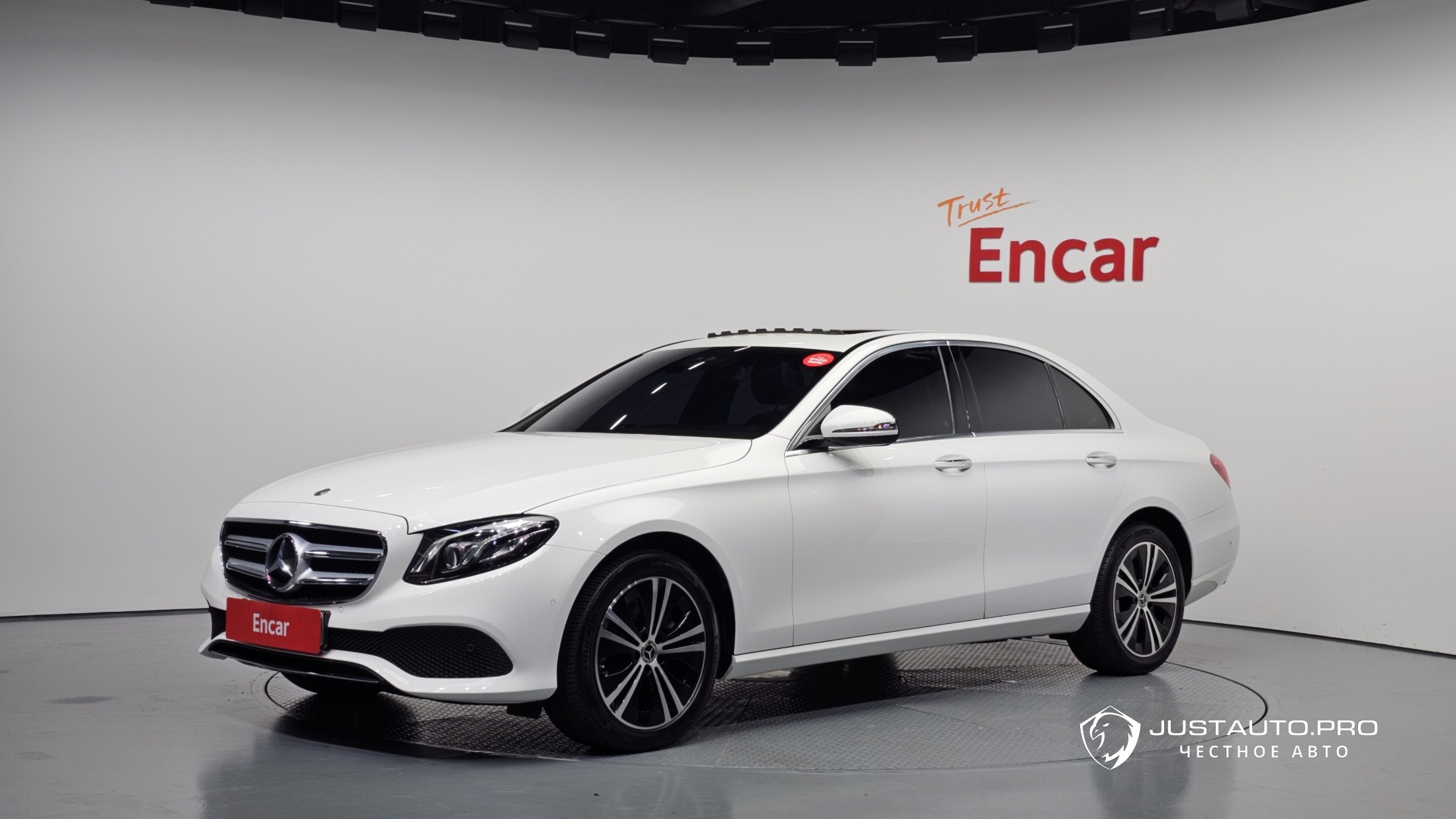 Автомобиль Mercedes-Benz E-Class