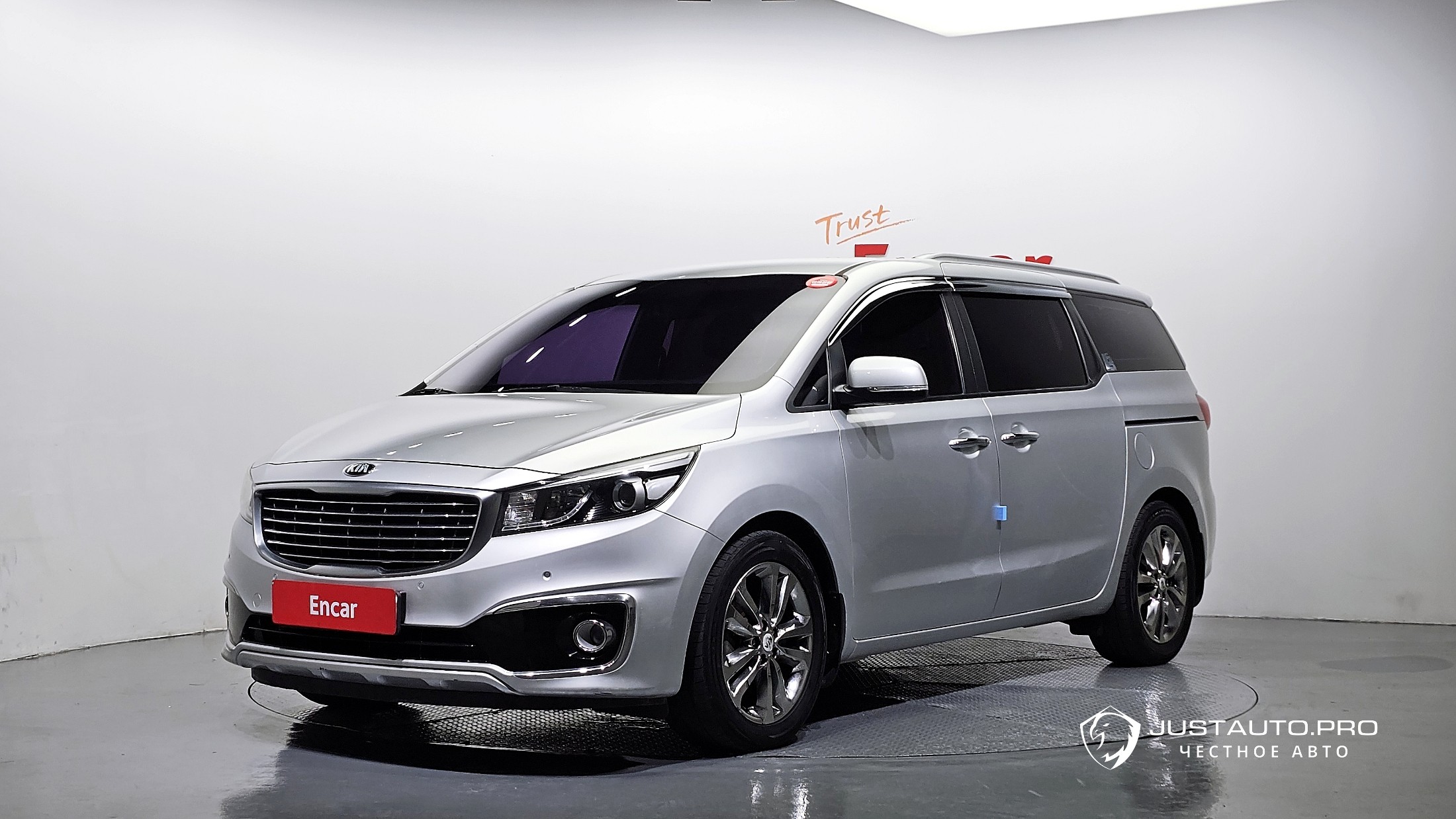 Автомобиль Kia Canival