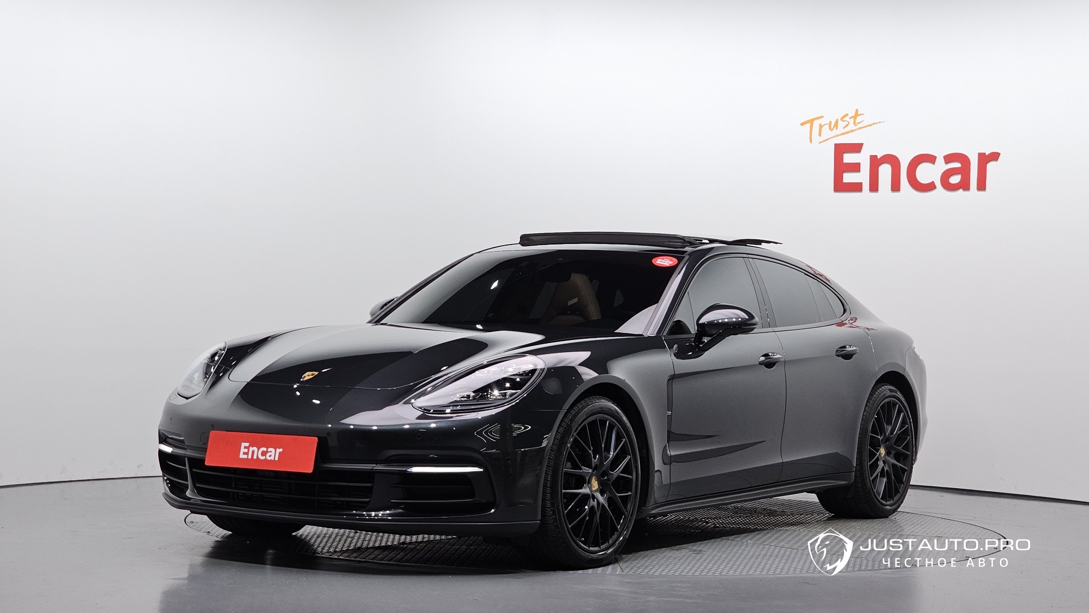 Автомобиль Porsche Panamera