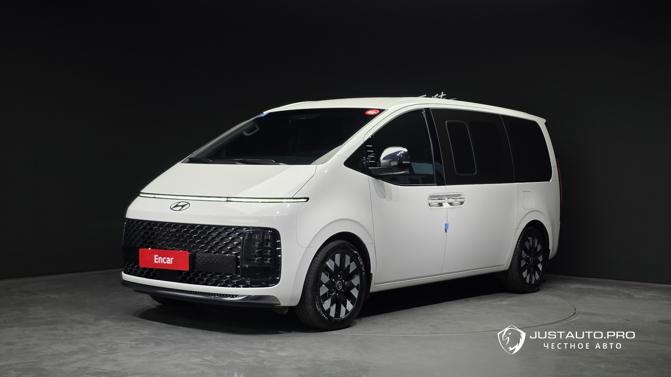 Автомобиль Hyundai Staria