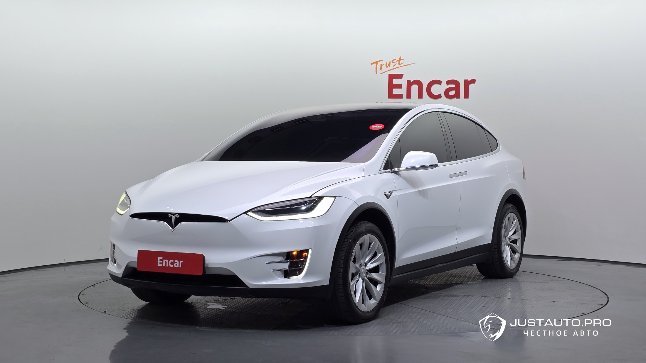 Автомобиль Tesla Model X