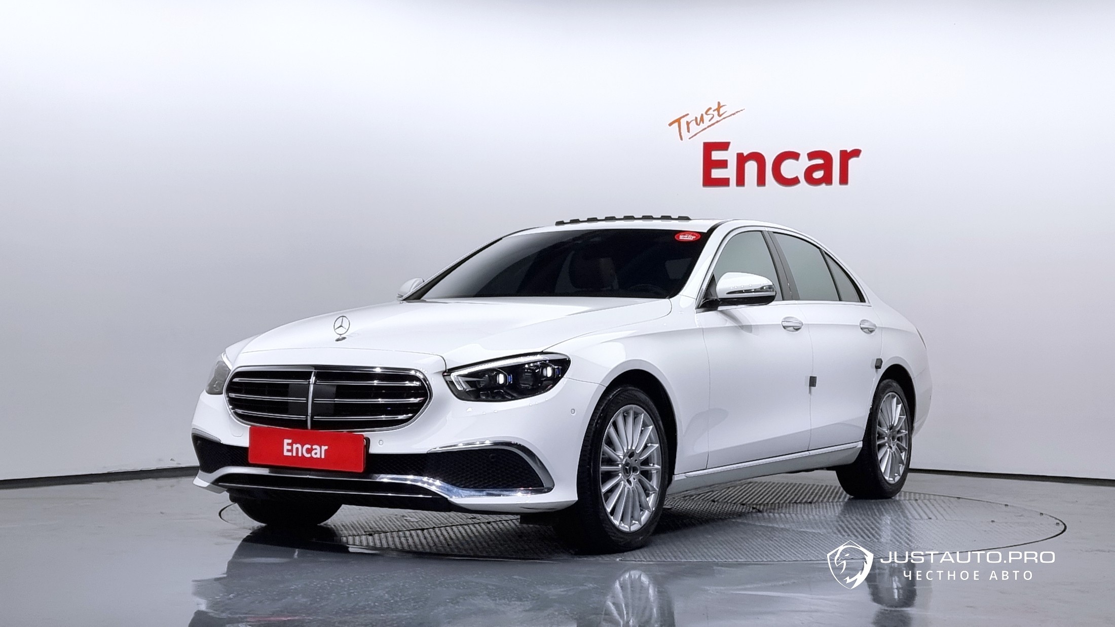 Автомобиль Mercedes-Benz E-Class