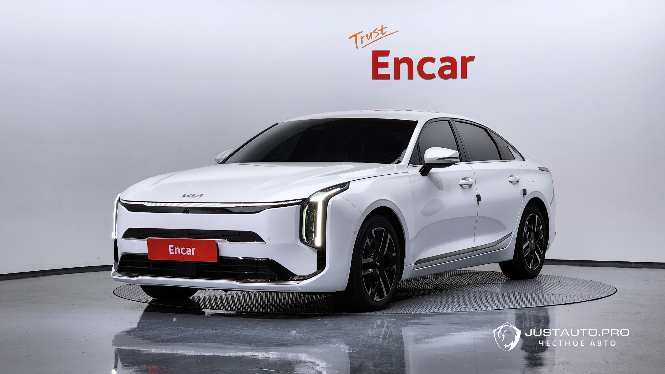 Автомобиль Kia K8