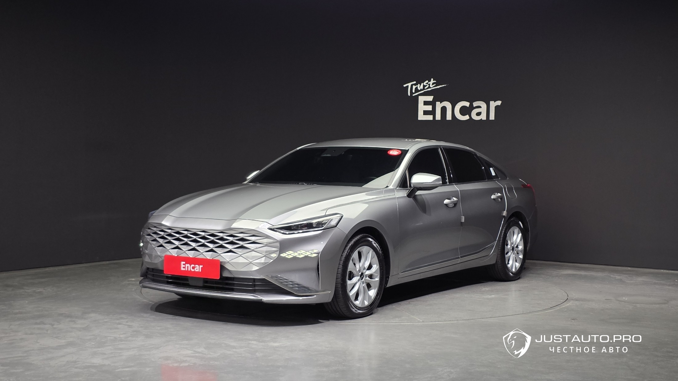 Автомобиль Kia K8