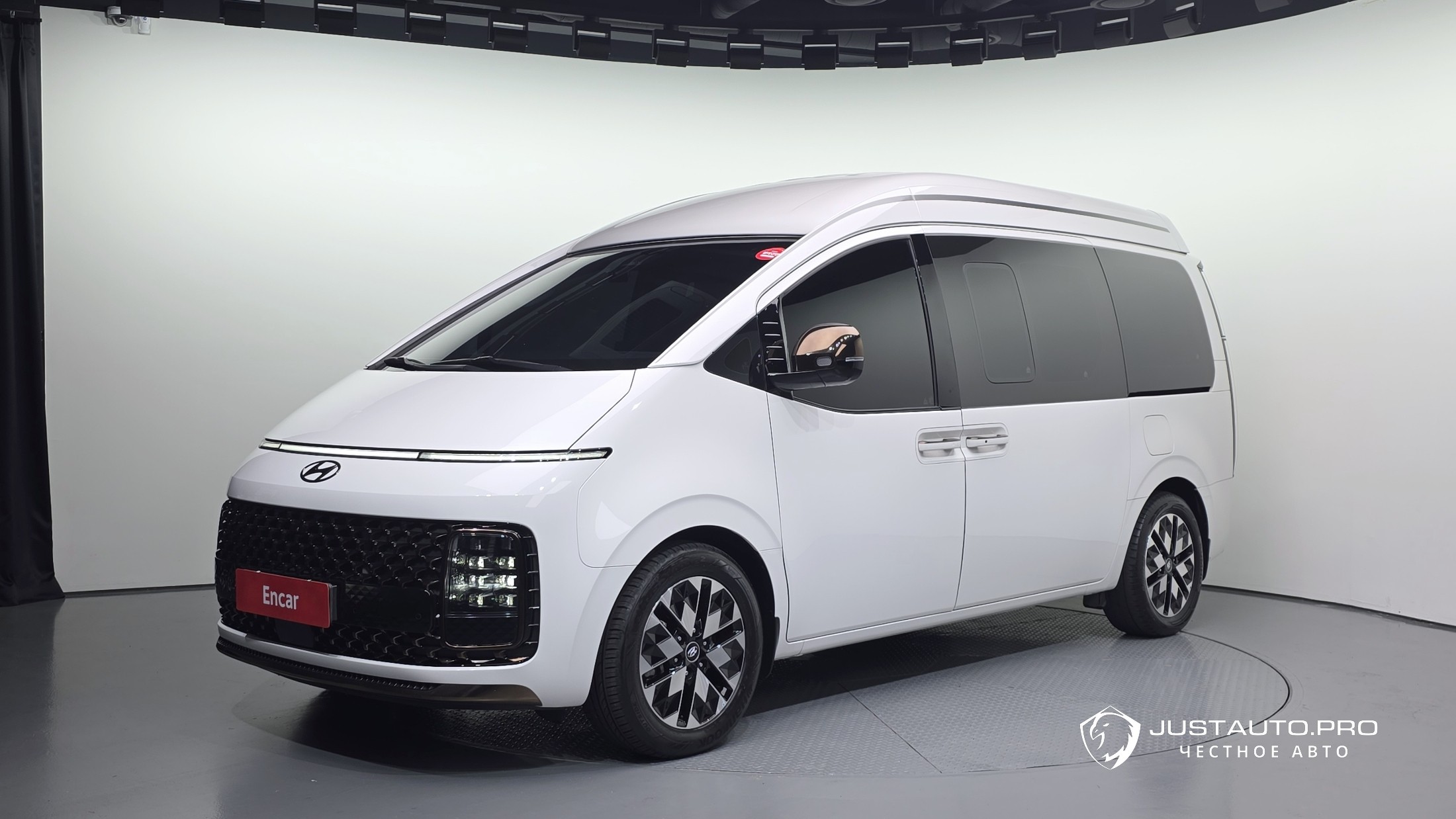 Автомобиль Hyundai Staria