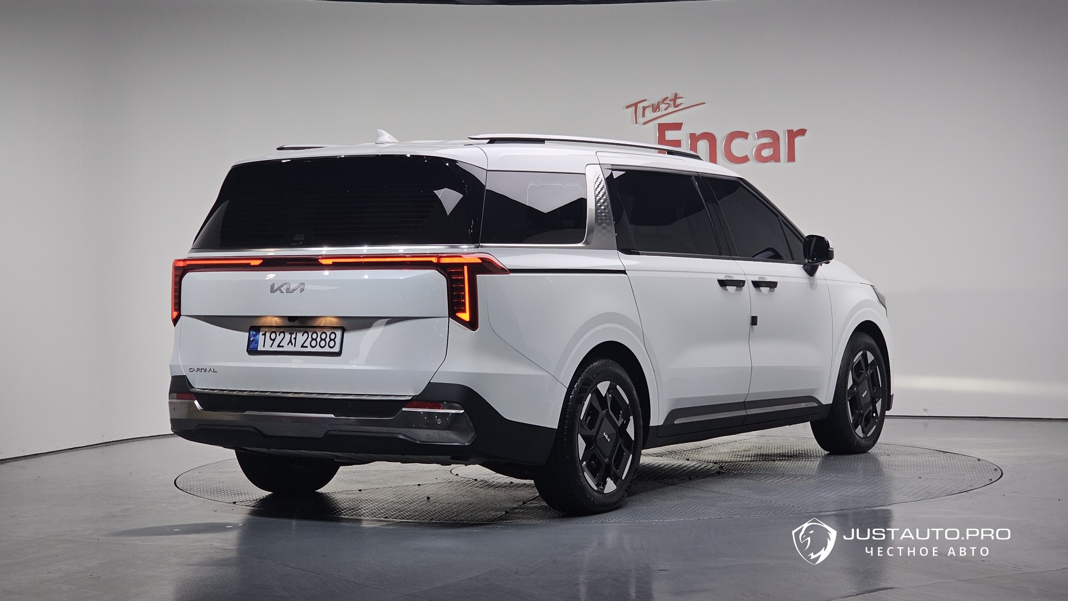 Автомобиль Kia Canival