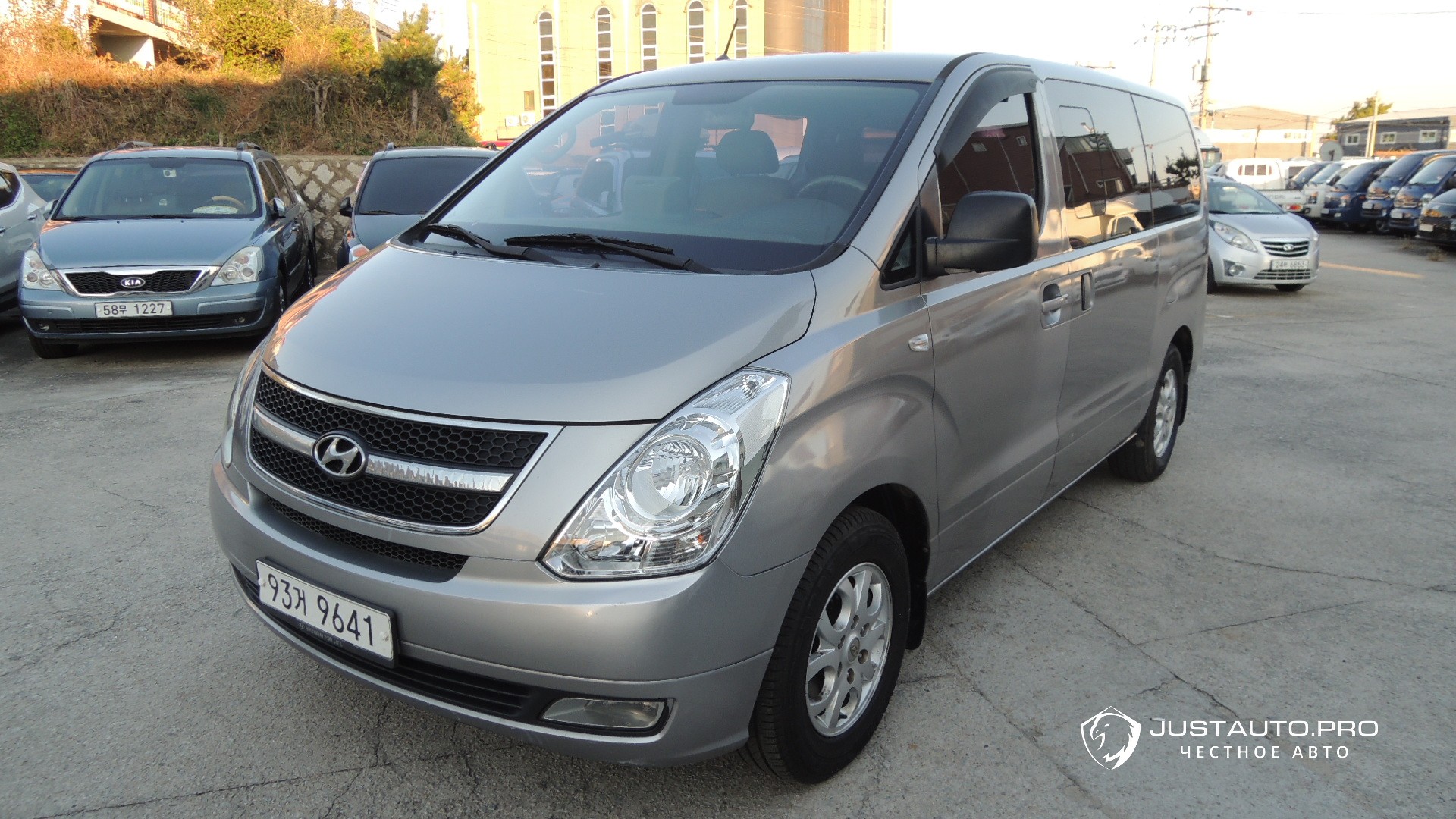 Автомобиль Hyundai Starex
