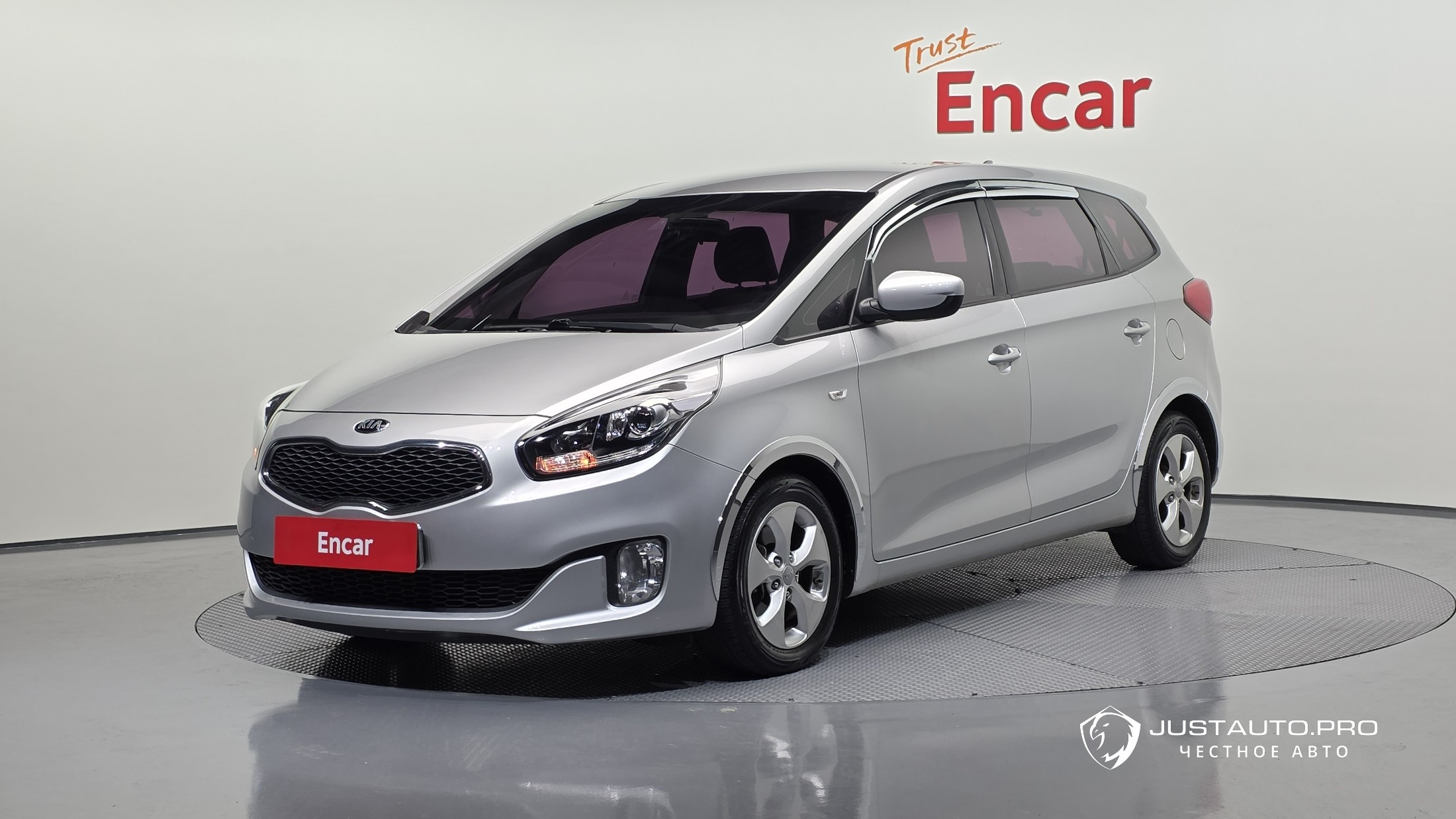 Автомобиль Kia Carens