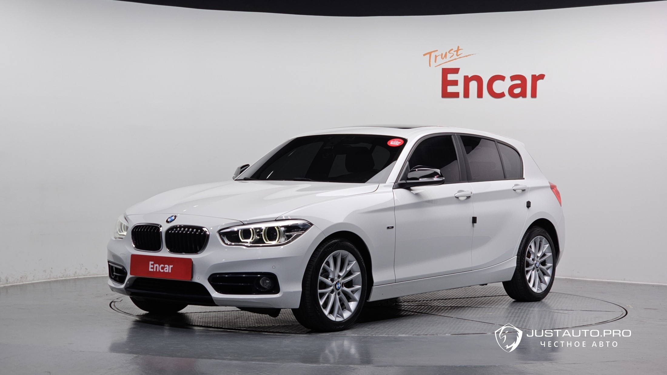 Автомобиль BMW 1-Series