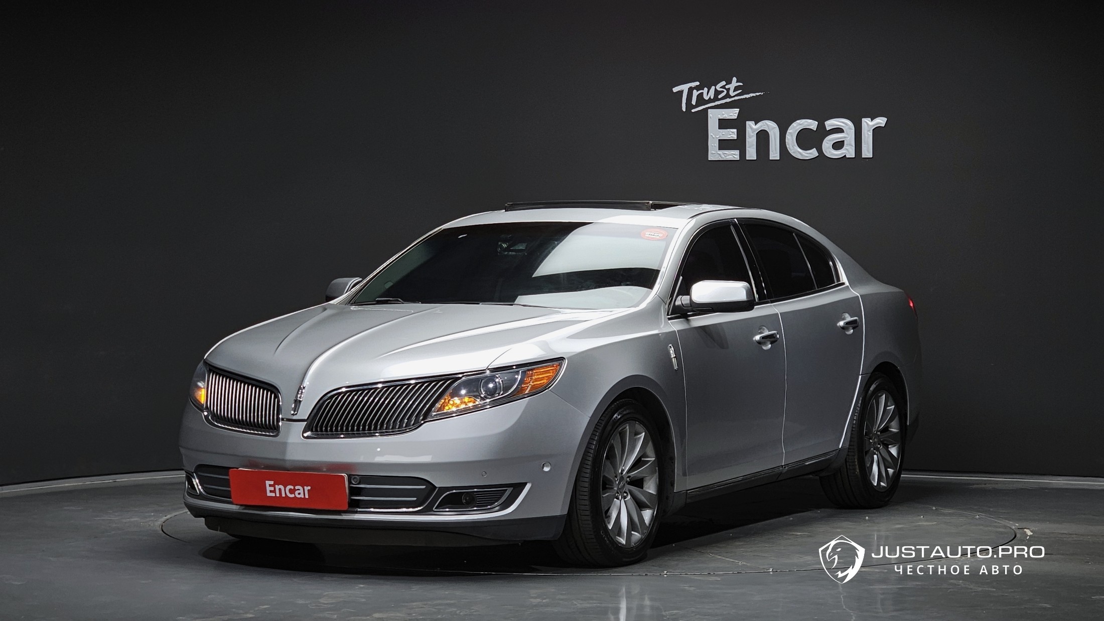 Автомобиль Lincoln MKS