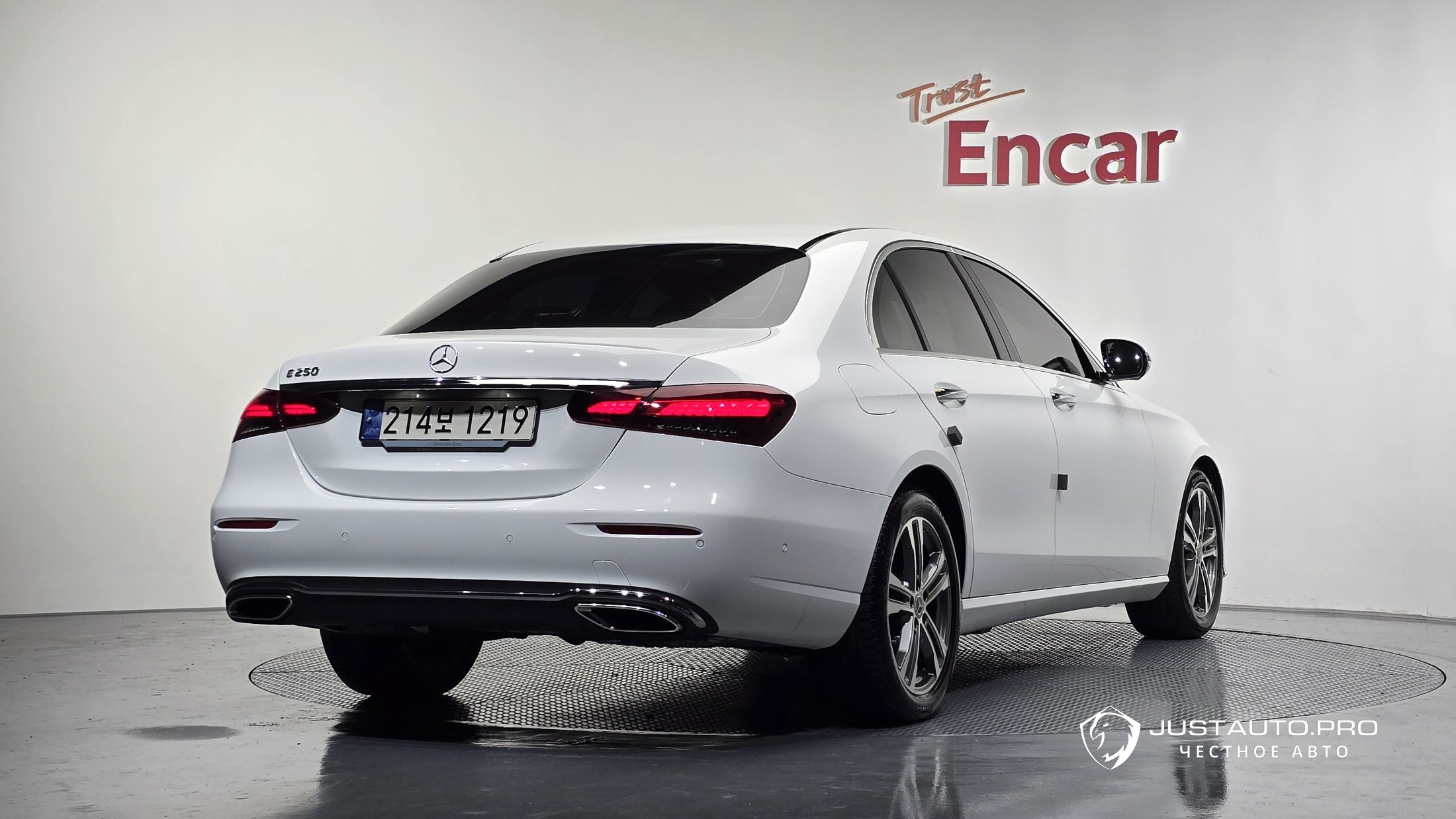 Автомобиль Mercedes-Benz E-Class