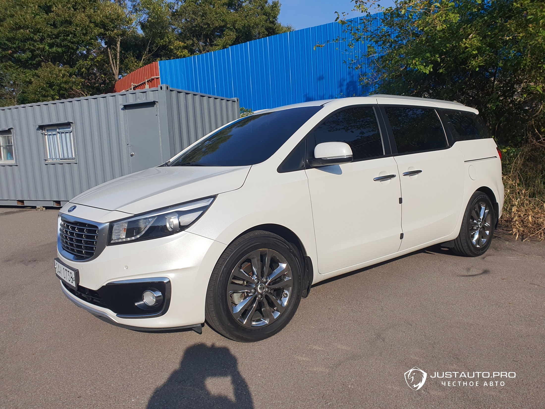 Автомобиль Kia Canival