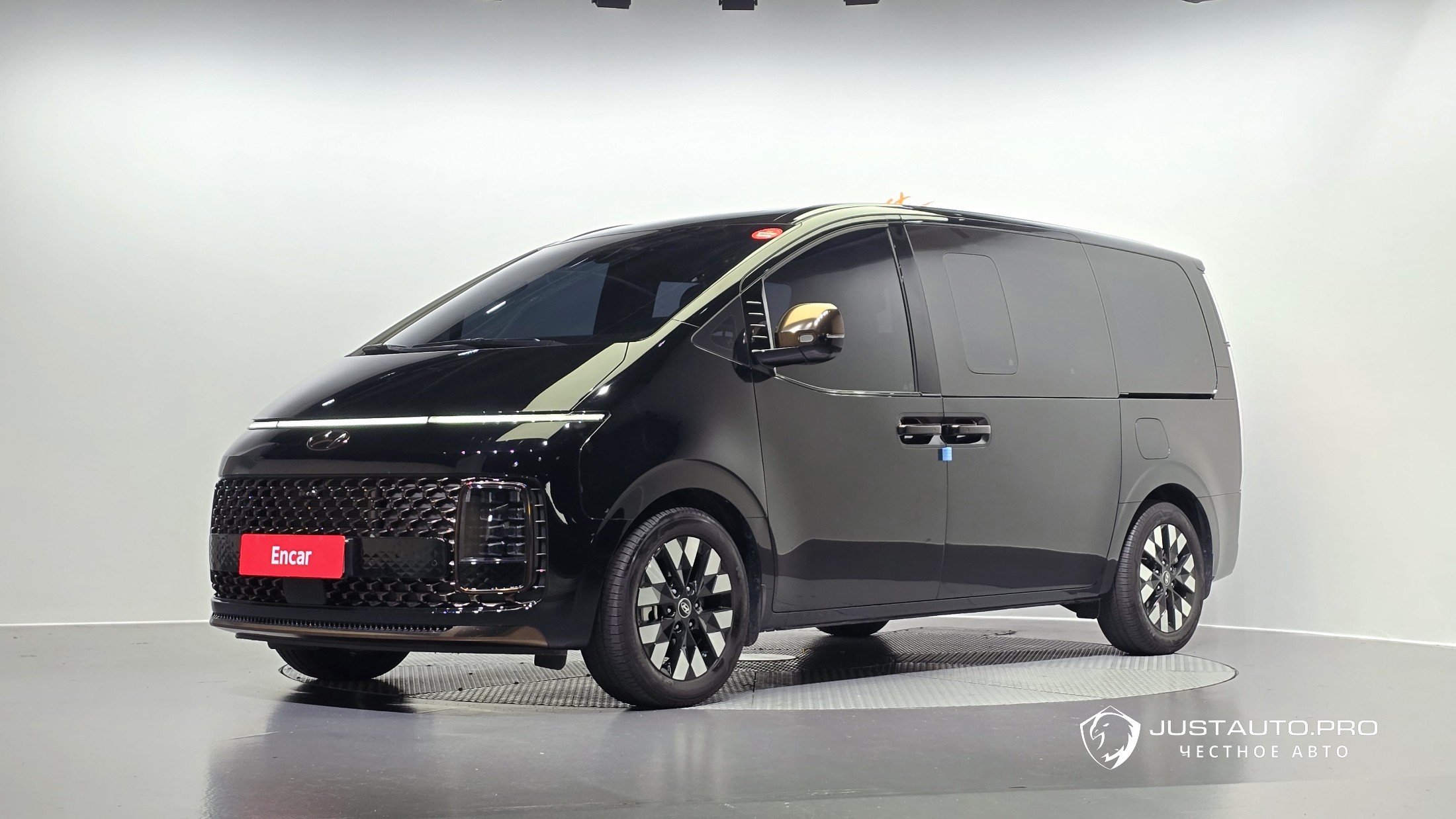 Автомобиль Hyundai Staria