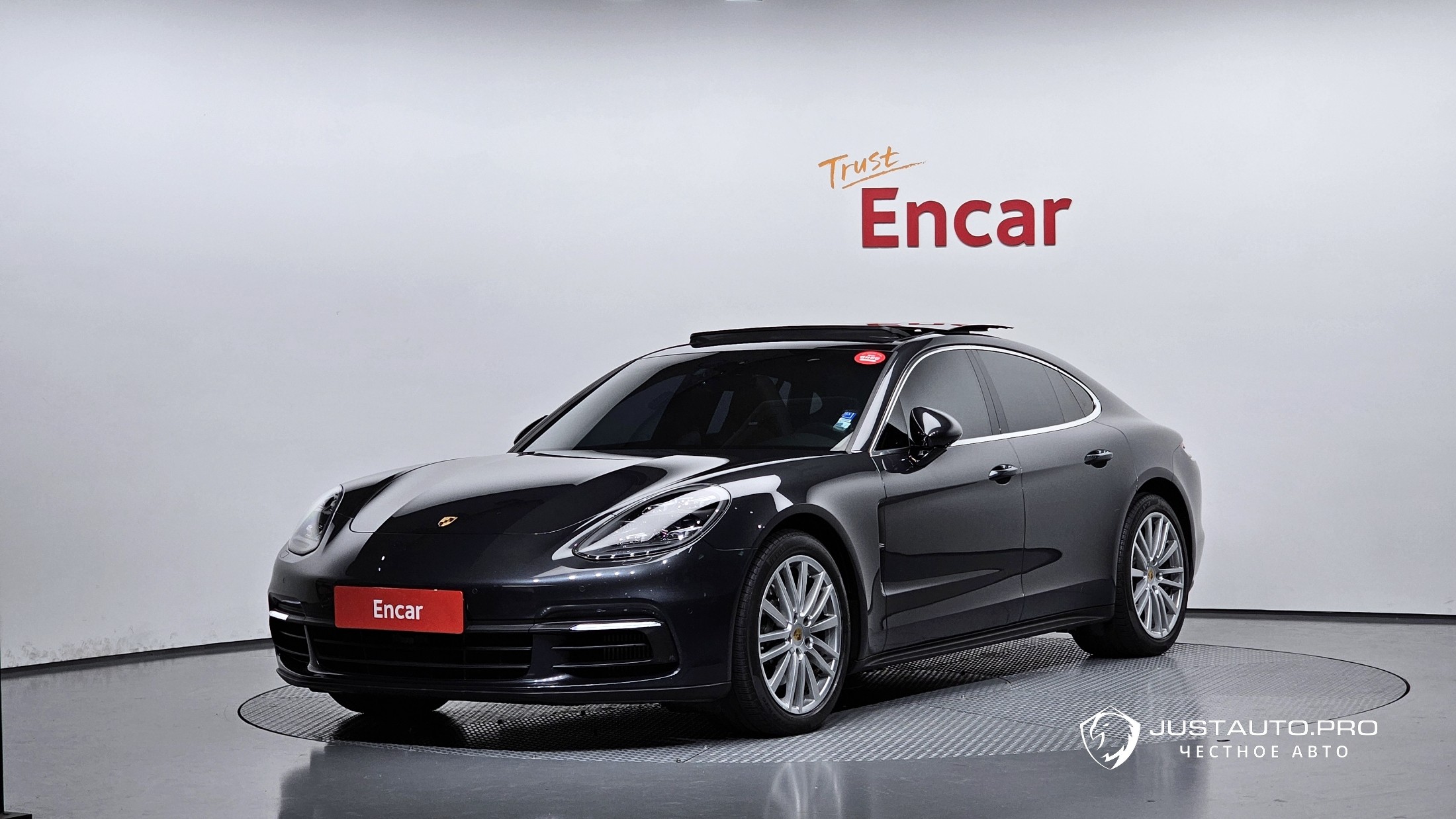 Автомобиль Porsche Panamera