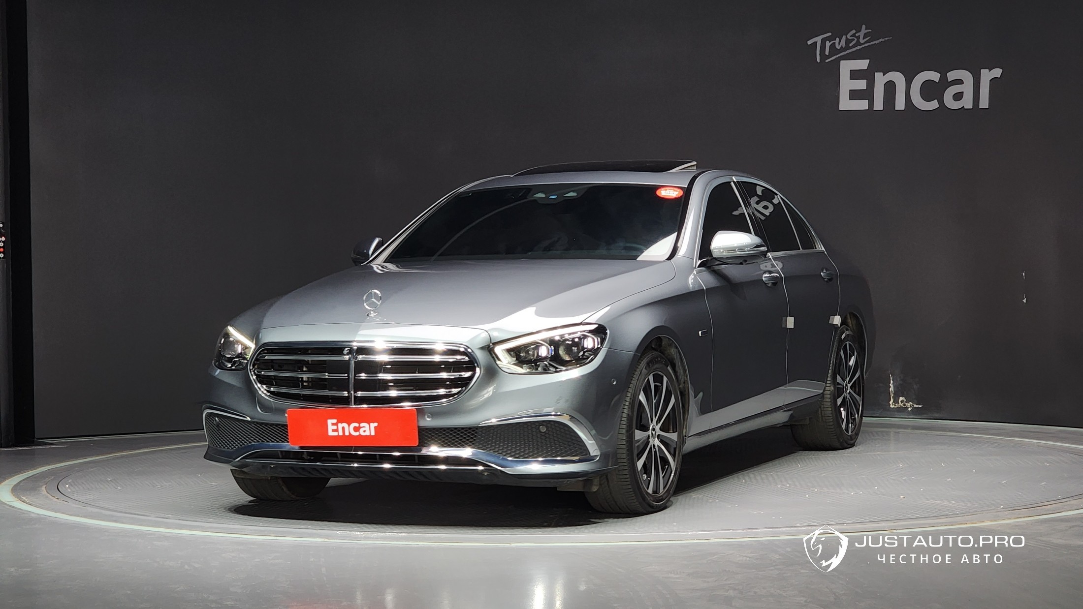 Автомобиль Mercedes-Benz E-Class