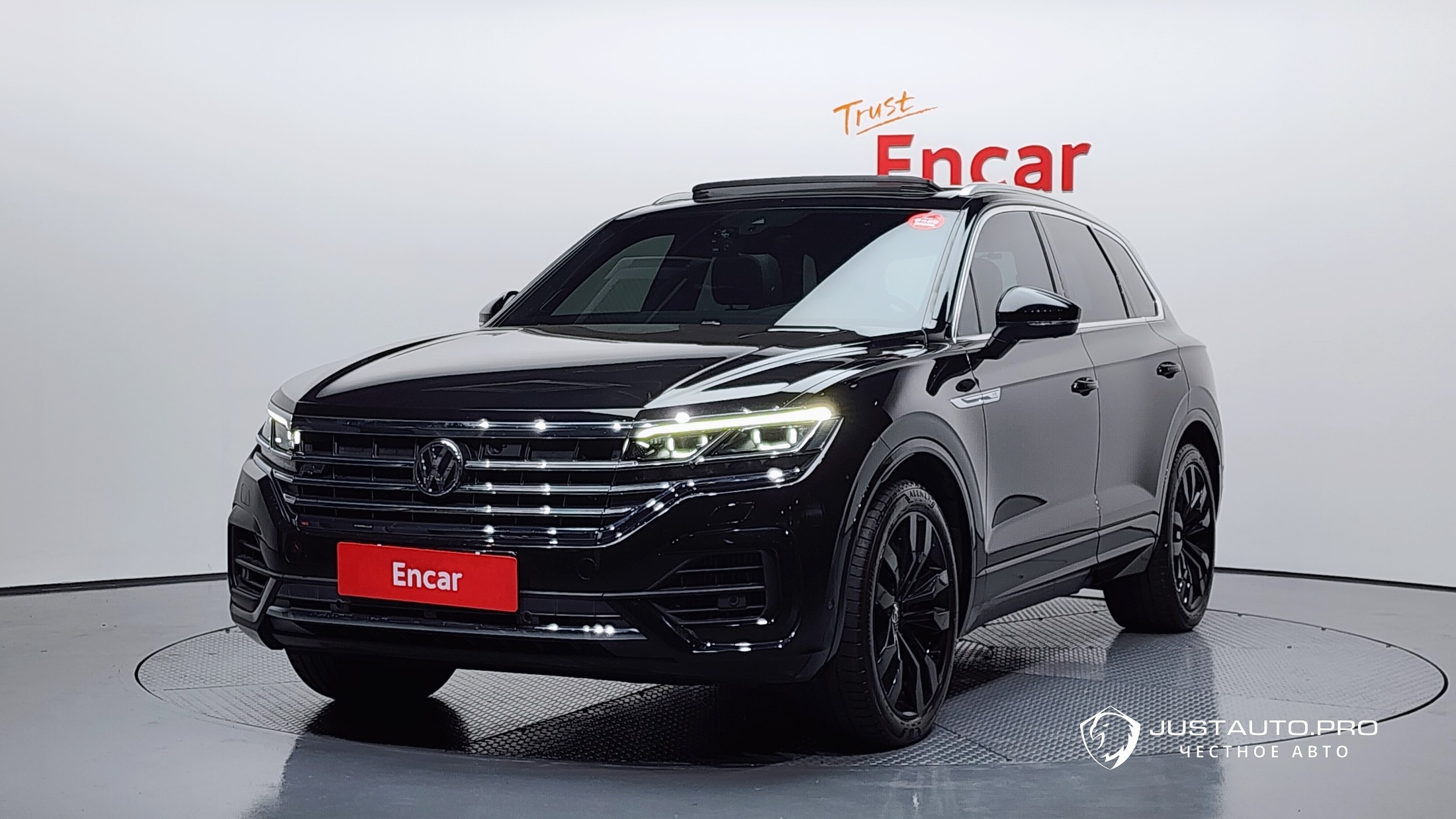 Автомобиль Volkswagen Touareg