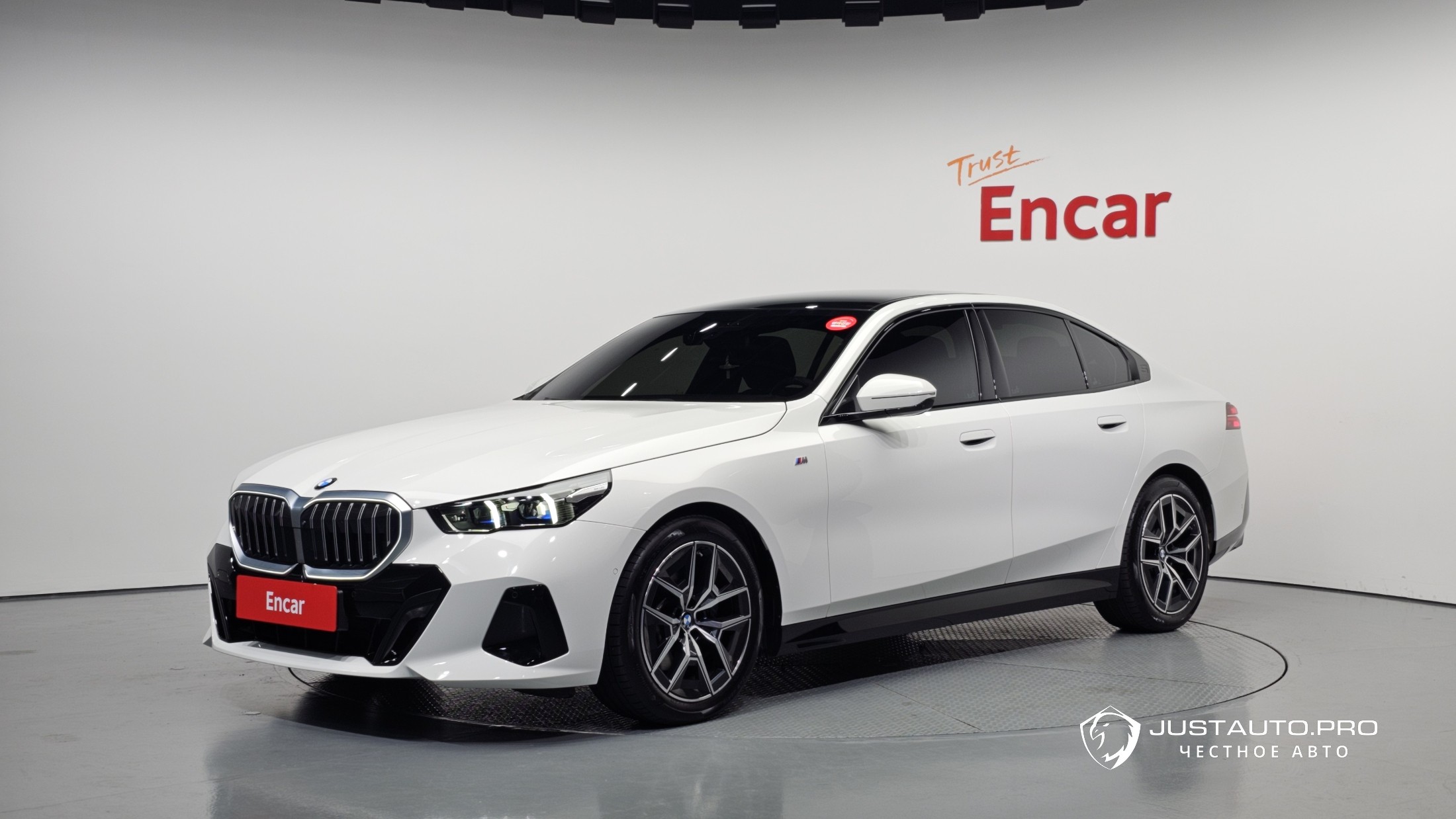 Автомобиль BMW 5-Series