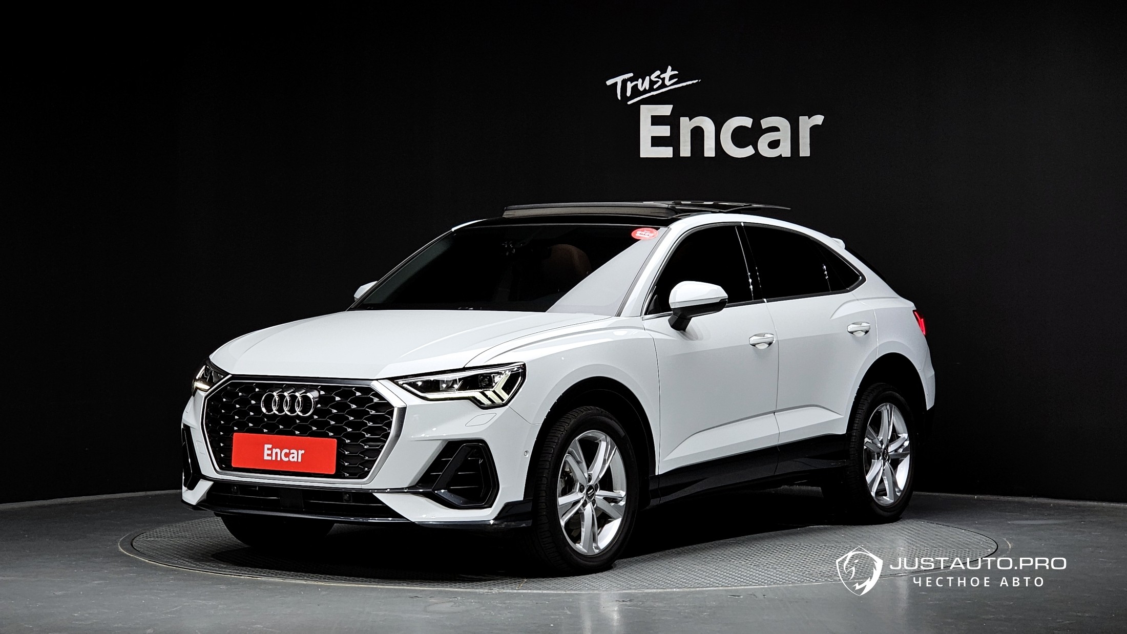 Автомобиль Audi Q3