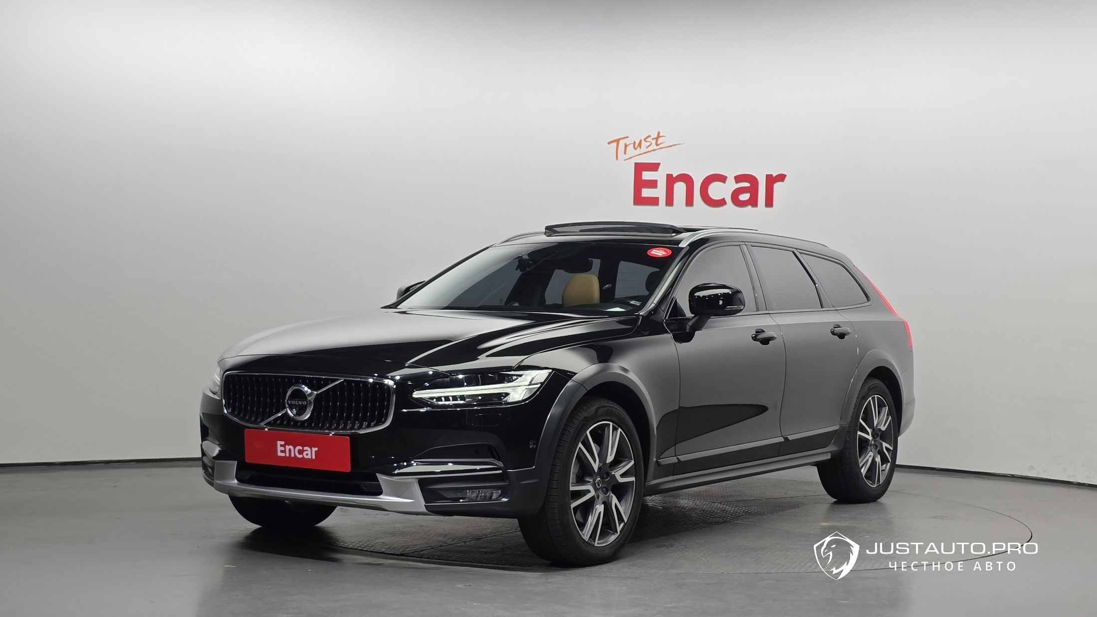 Автомобиль Volvo V90