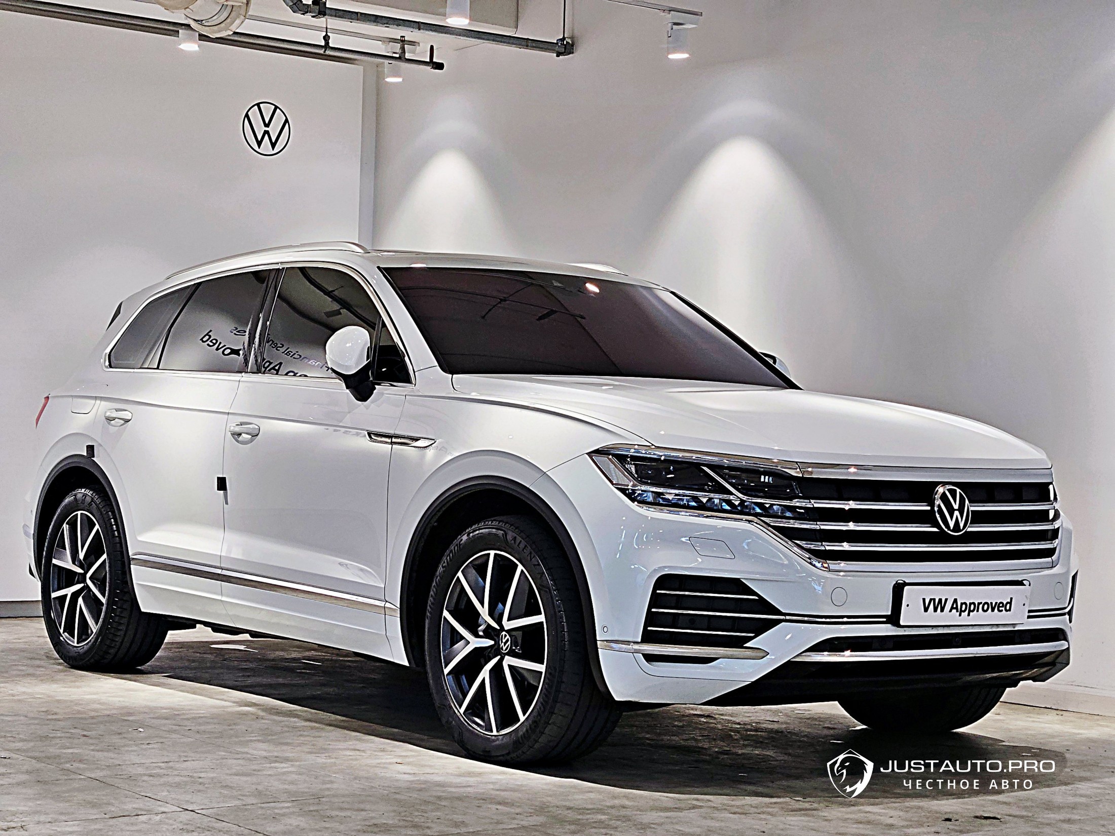 Автомобиль Volkswagen Touareg