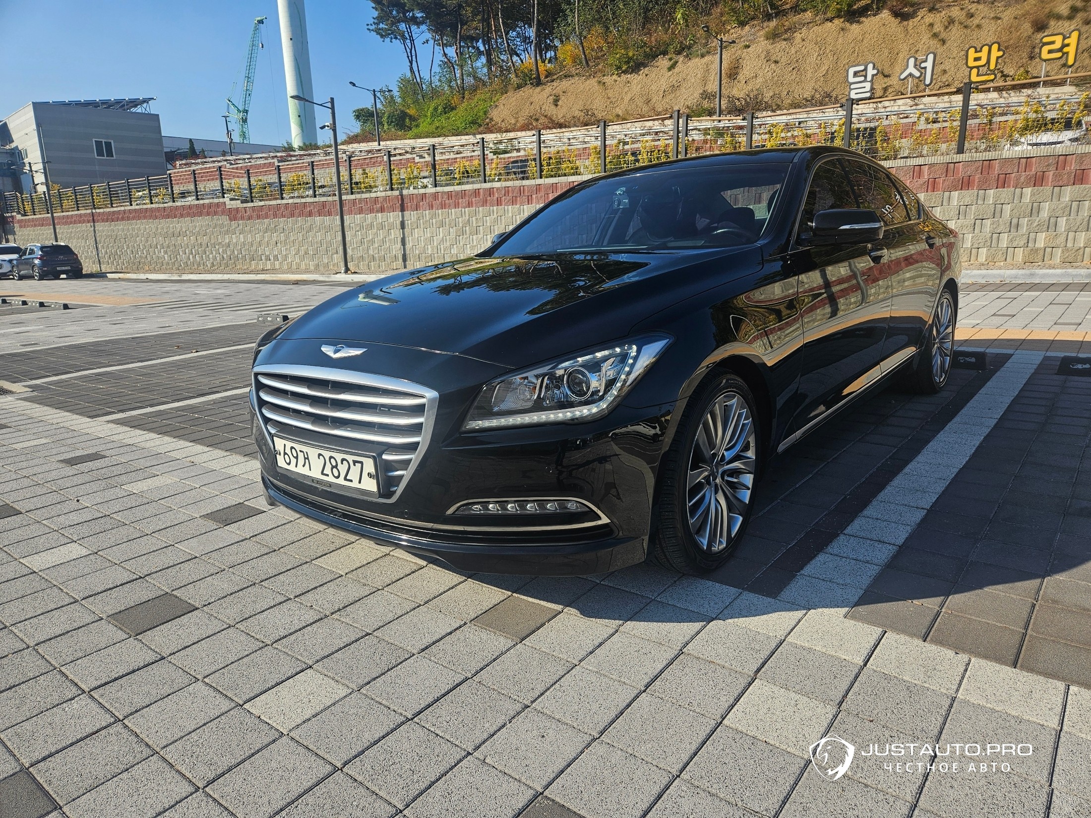 Автомобиль Hyundai Genesis