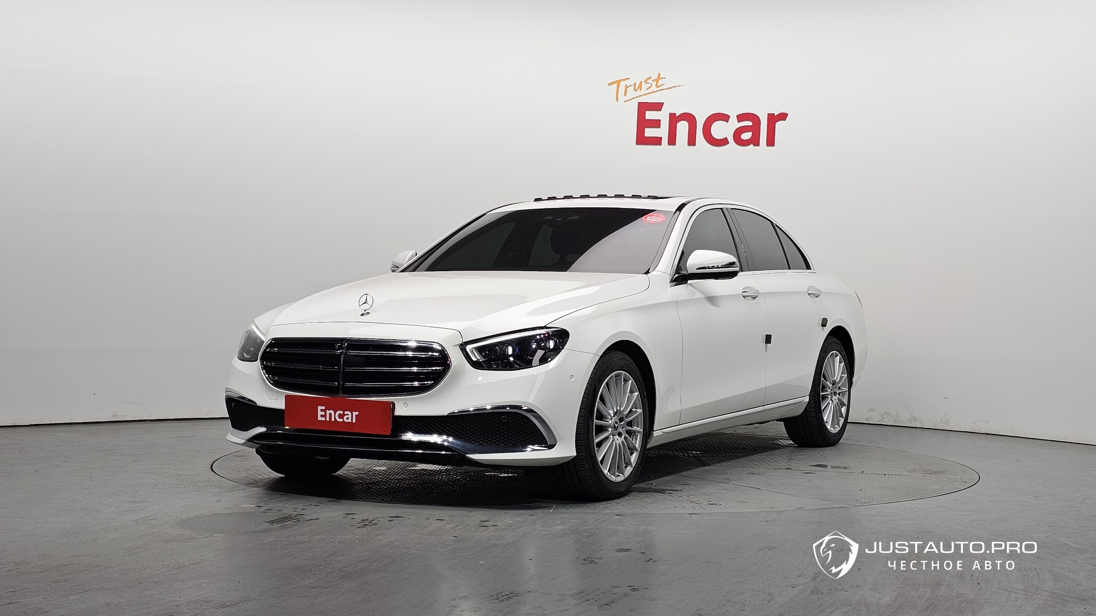 Автомобиль Mercedes-Benz E-Class