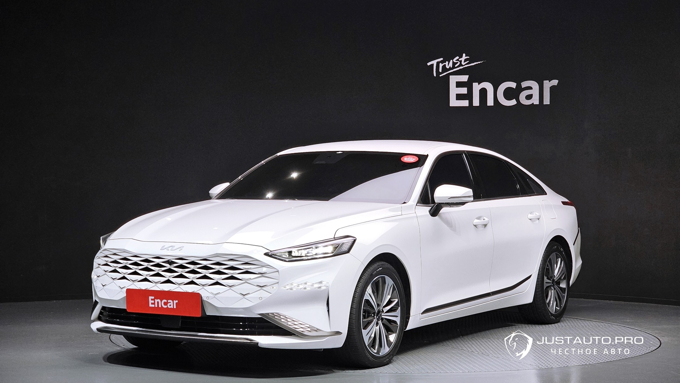 Автомобиль Kia K8