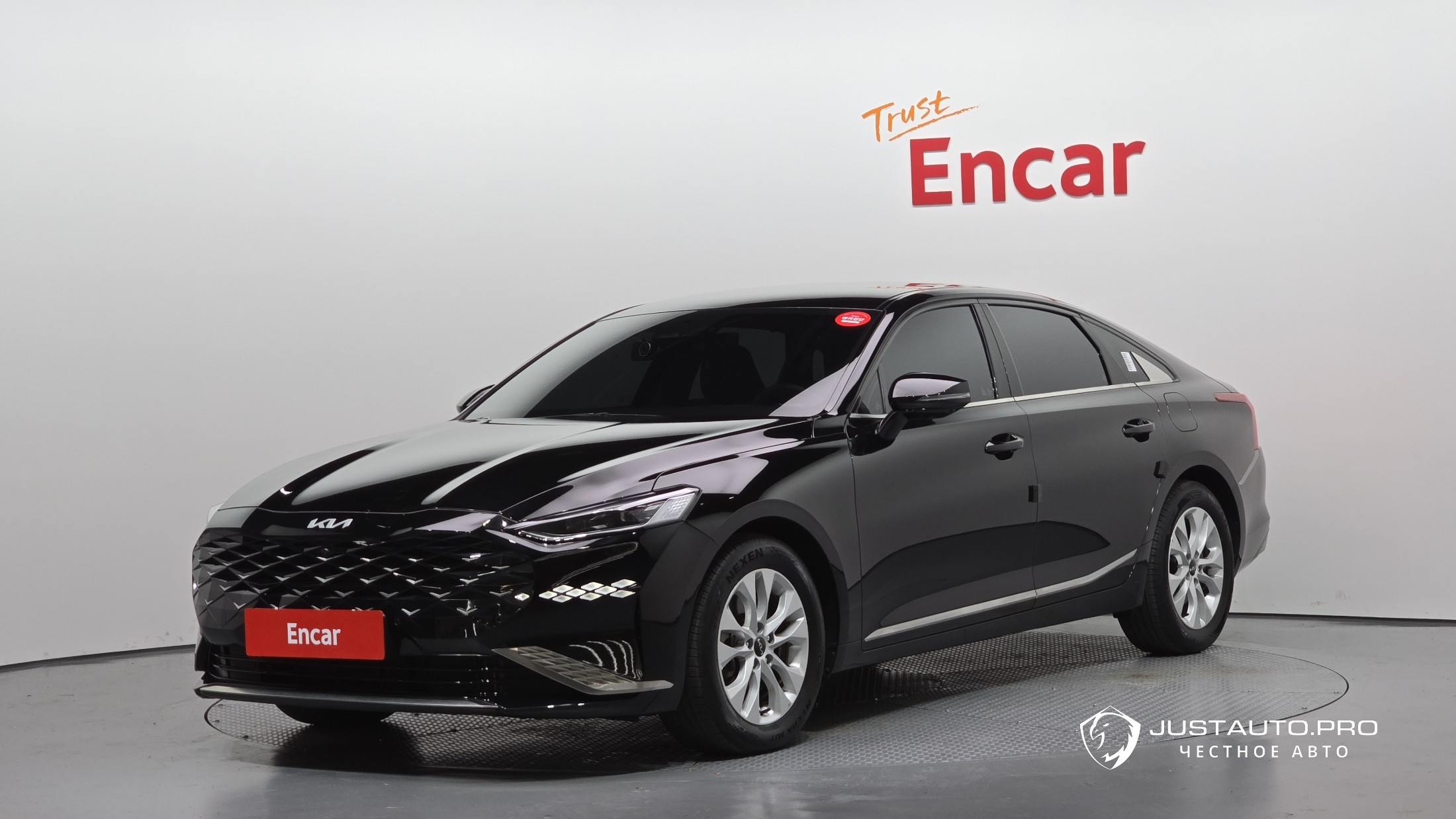 Автомобиль Kia K8